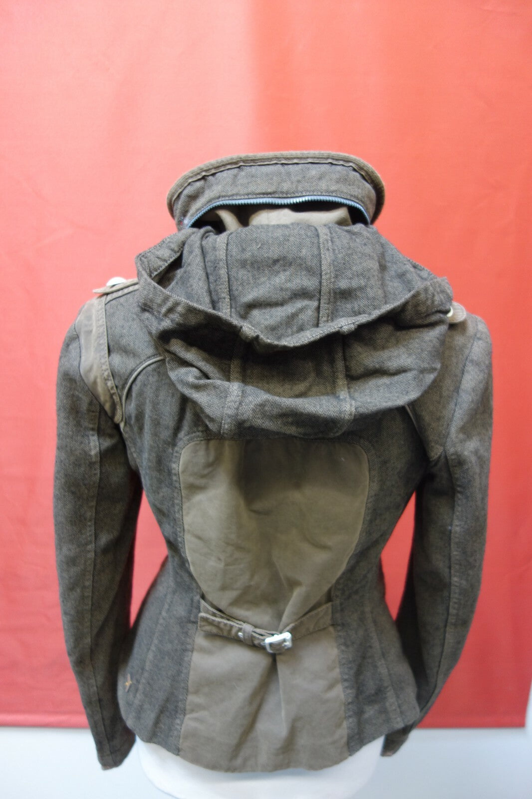EK0050 Damen Jacke von Boss, 364