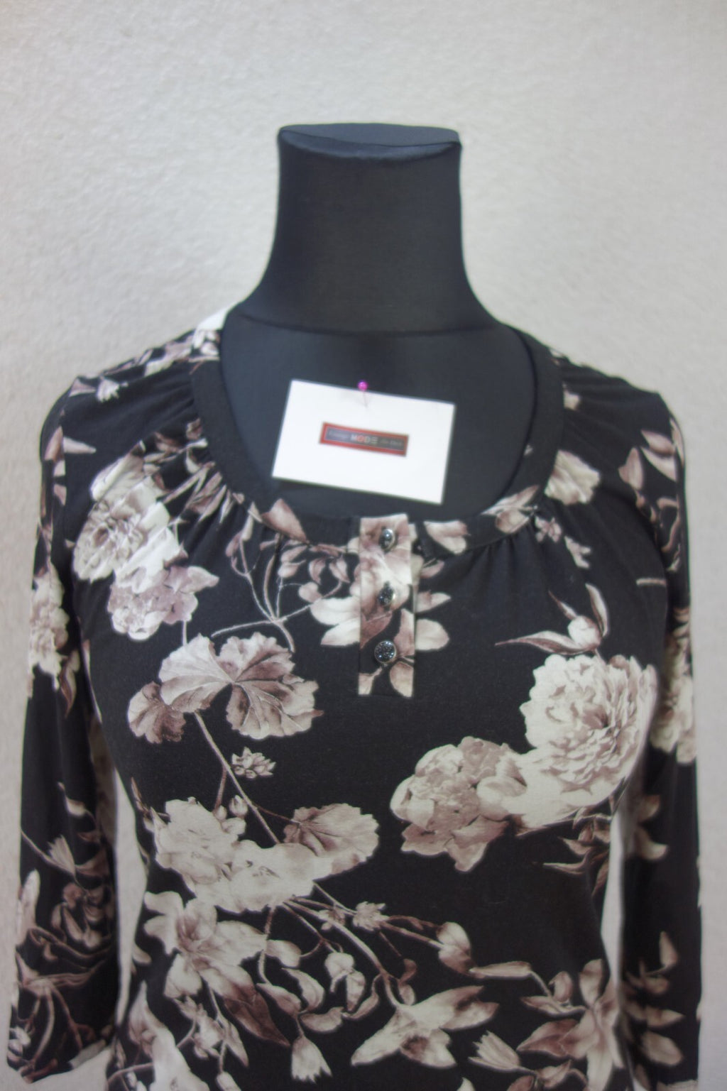 EK0498 Damen Shirt von San Setto, schwarz mit Rosen, Gr. 381