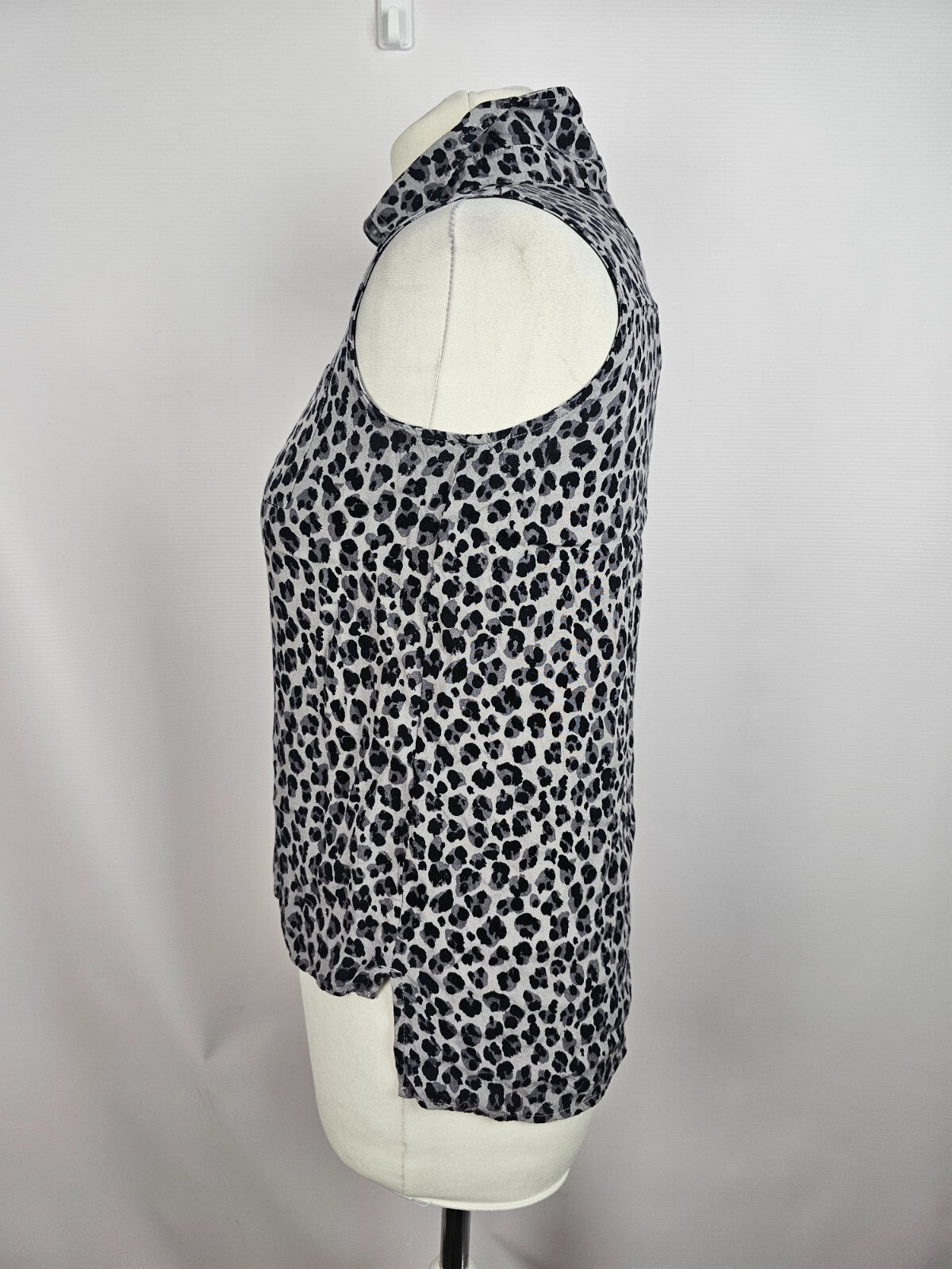 EK5627 Mädchen Bluse von H&M, grau, Leomuster, Gr. 1703