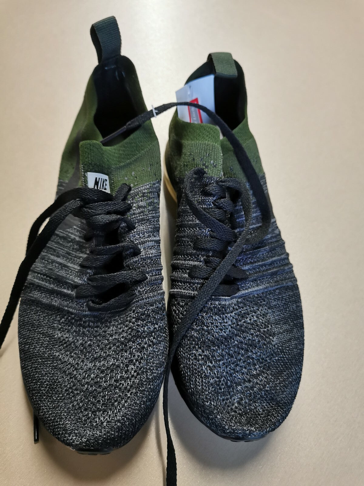 ES0065 Damen Sneaker von Nike, grün und grau, 37,50