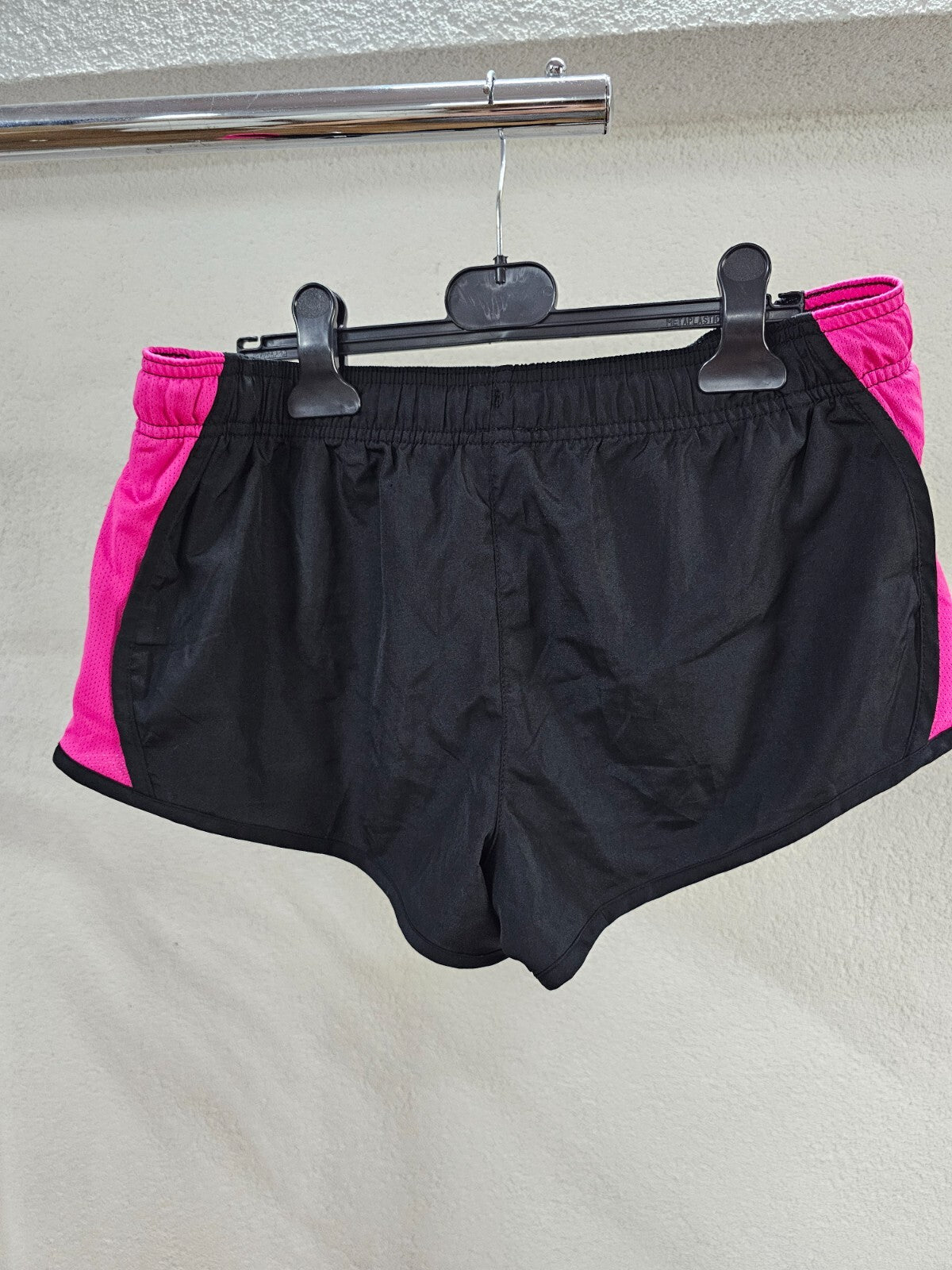 EK5766 Damen kurze Sporthose von Crivit, schwarz/pink, Gr. M (40/42)5