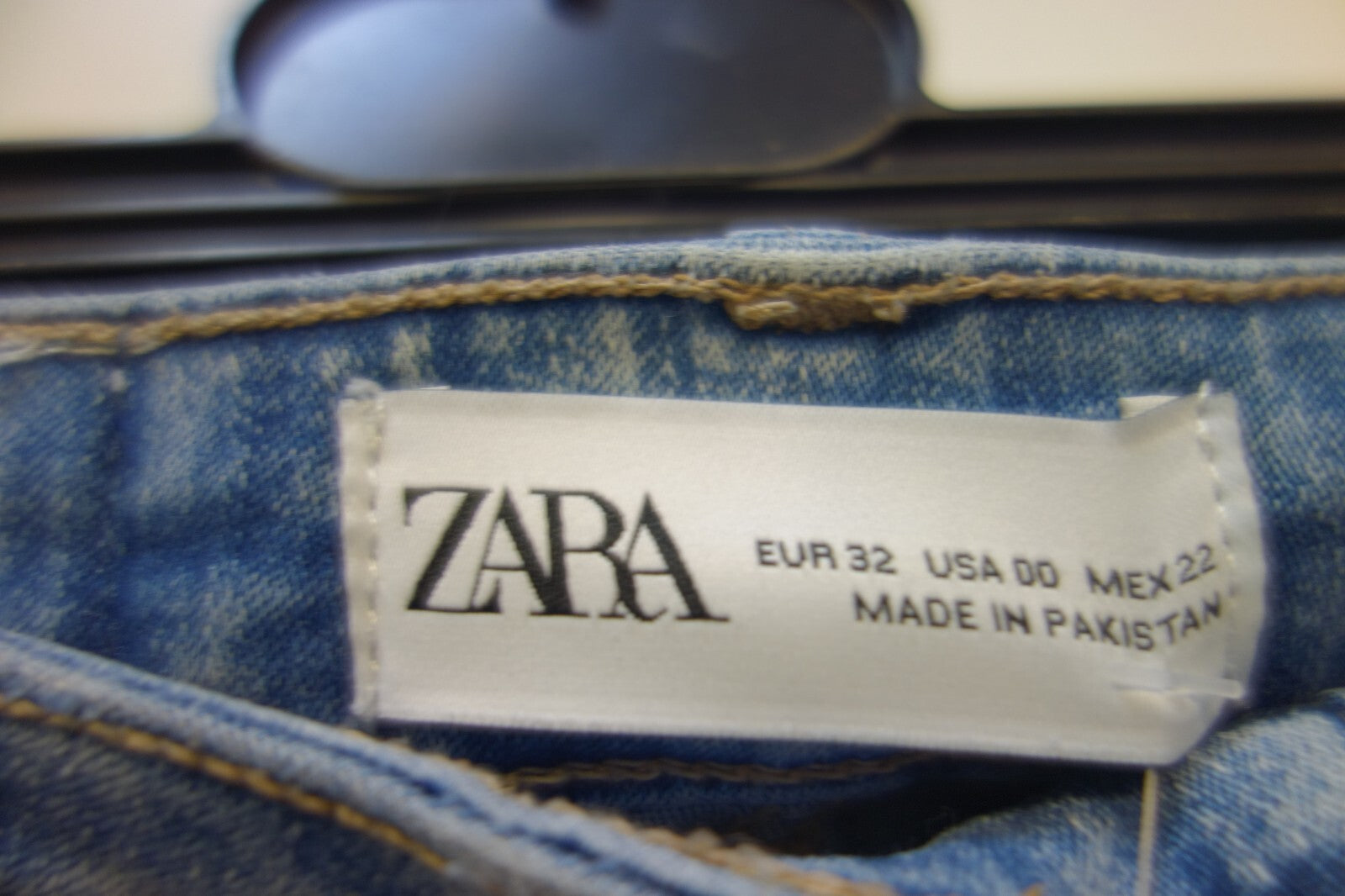 EK3224 Damen Jeans von Zara, Gr.322