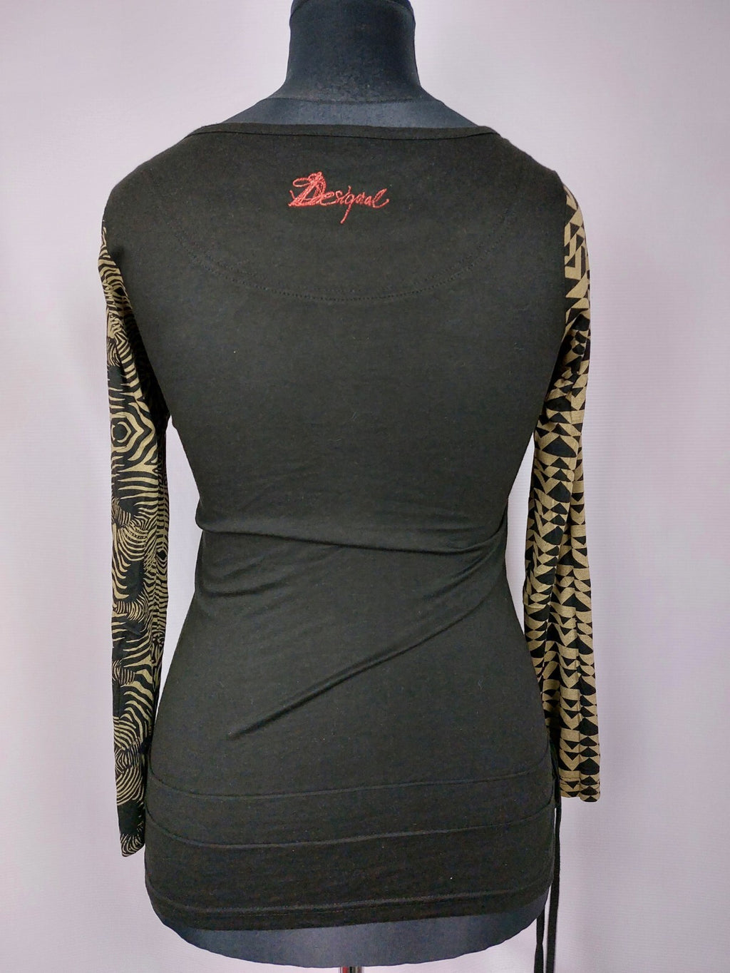 EK3206 Damen Langarmshirt von Desigual, schwarz mit Muster, Gr.L5