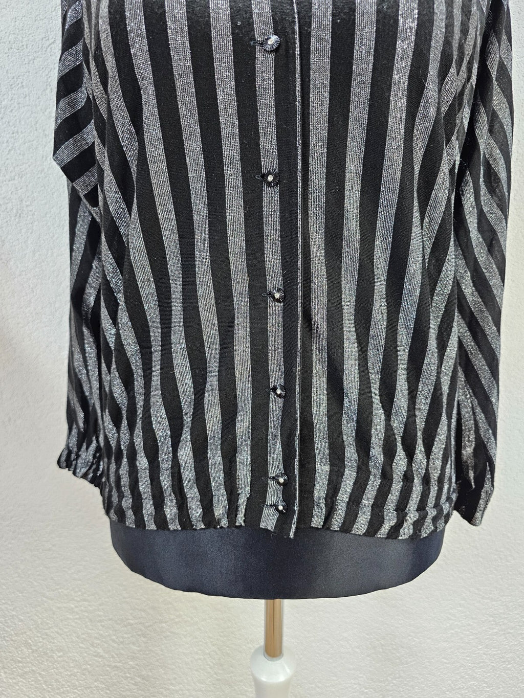 EK5879 Damen Bluse von Erfo, schwarz/silber gestreift, gr. 382