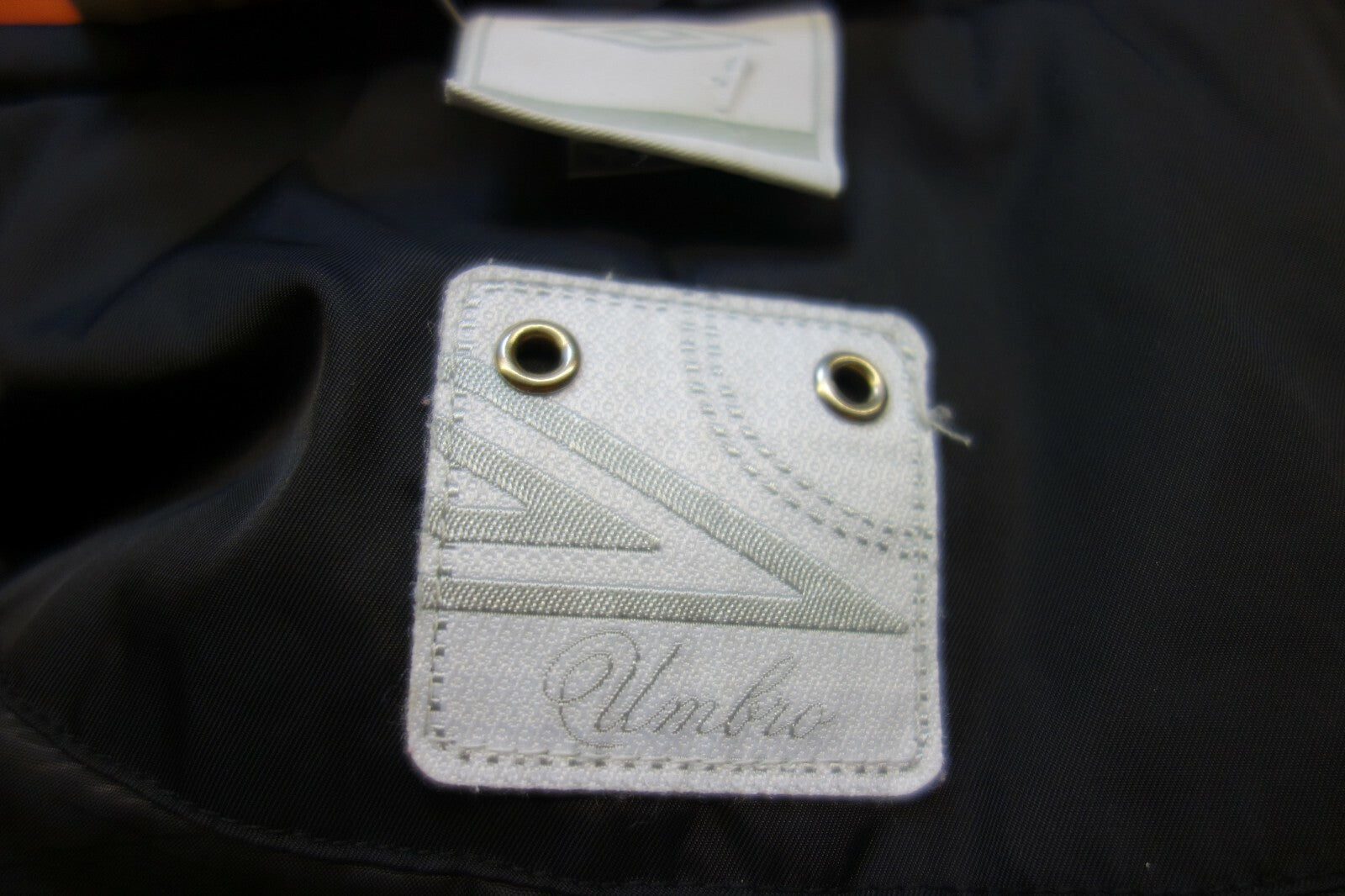 EK0268 Damen Jacke von Umbro, schwarz, 325