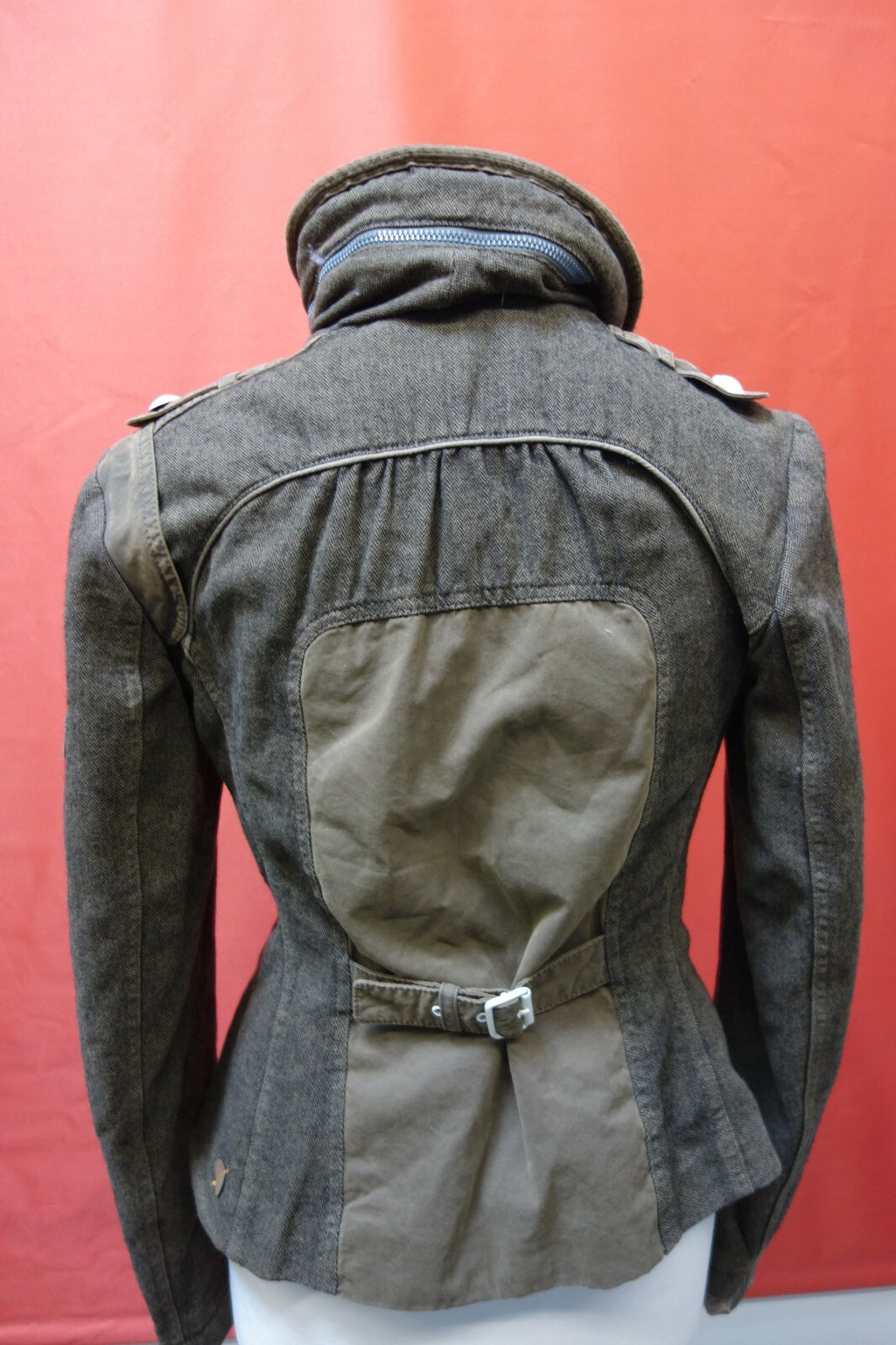 EK0050 Damen Jacke von Boss, 363