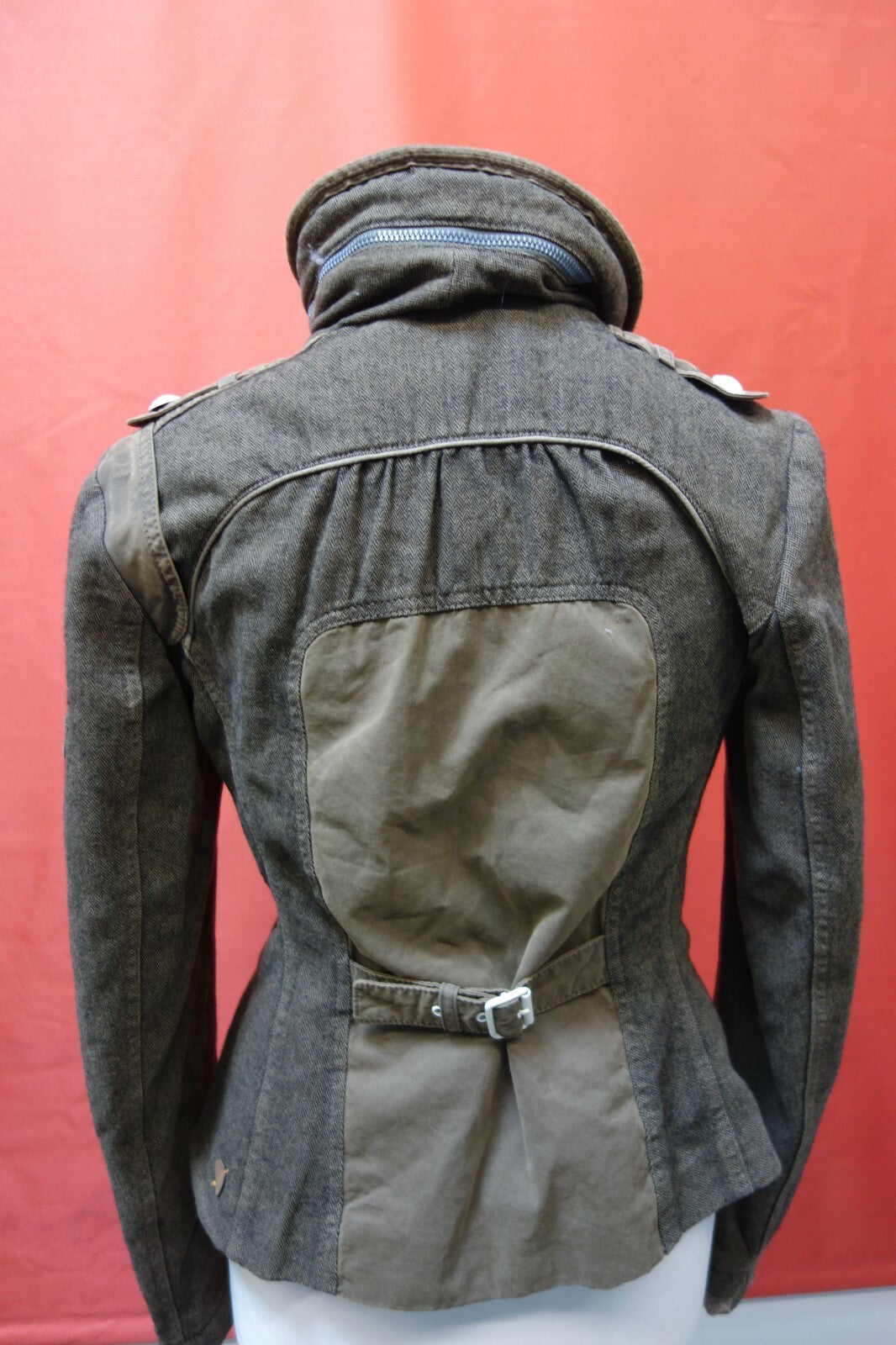 EK0050 Damen Jacke von Boss, 363