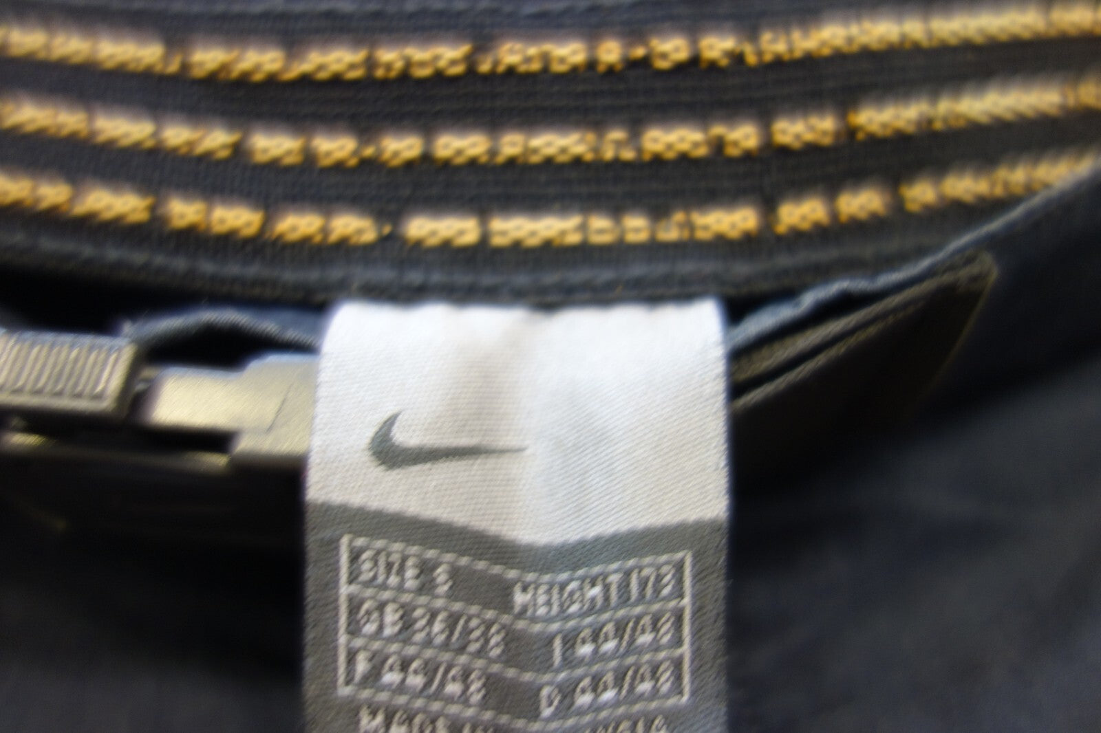 EK0018 Herren Hose von Nike, Gr.S2