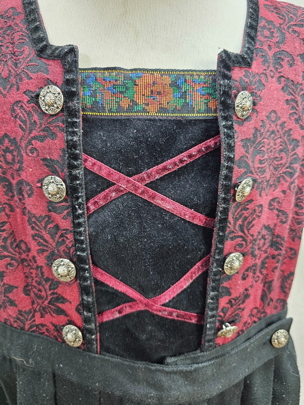 EK5295 Mädchen Dirndl, schwarz/dunkelrot, Gr. 12 (152/158)2