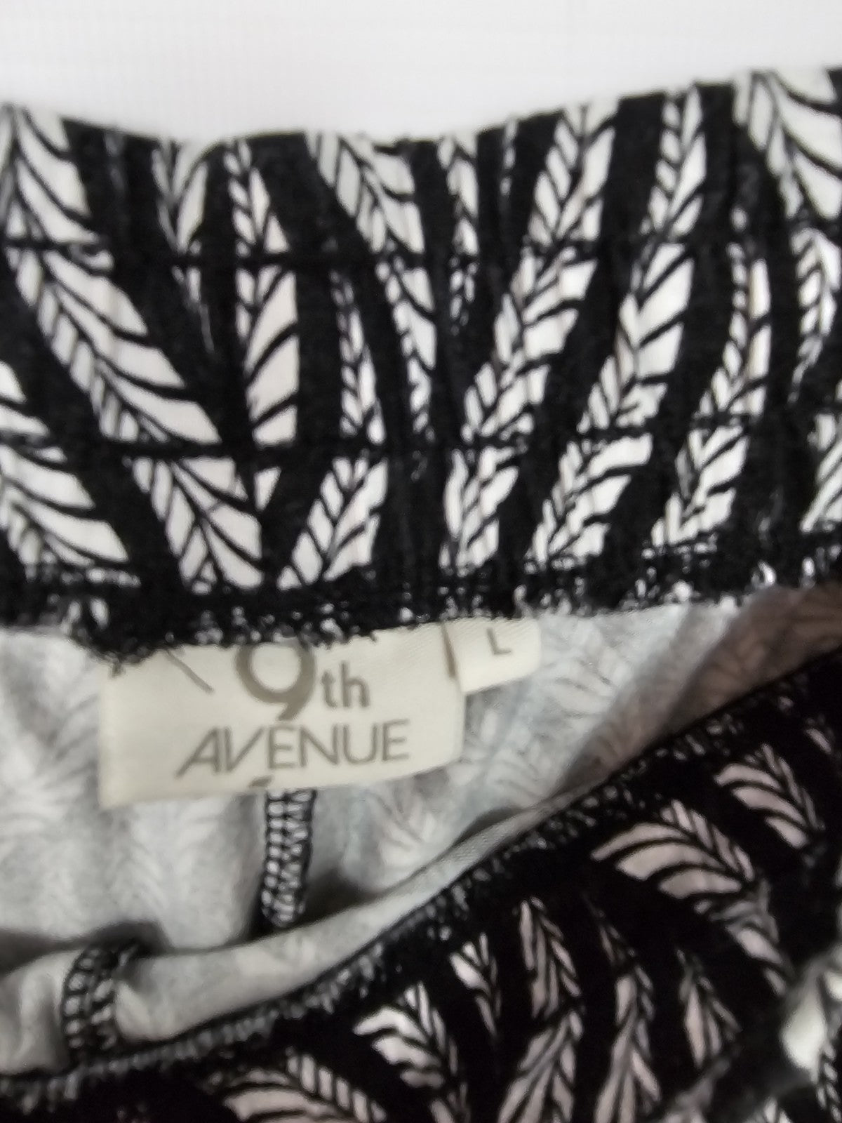 EK4096 Damen Shorts von Avenue, Schwarz/Weiß, Gr. L2