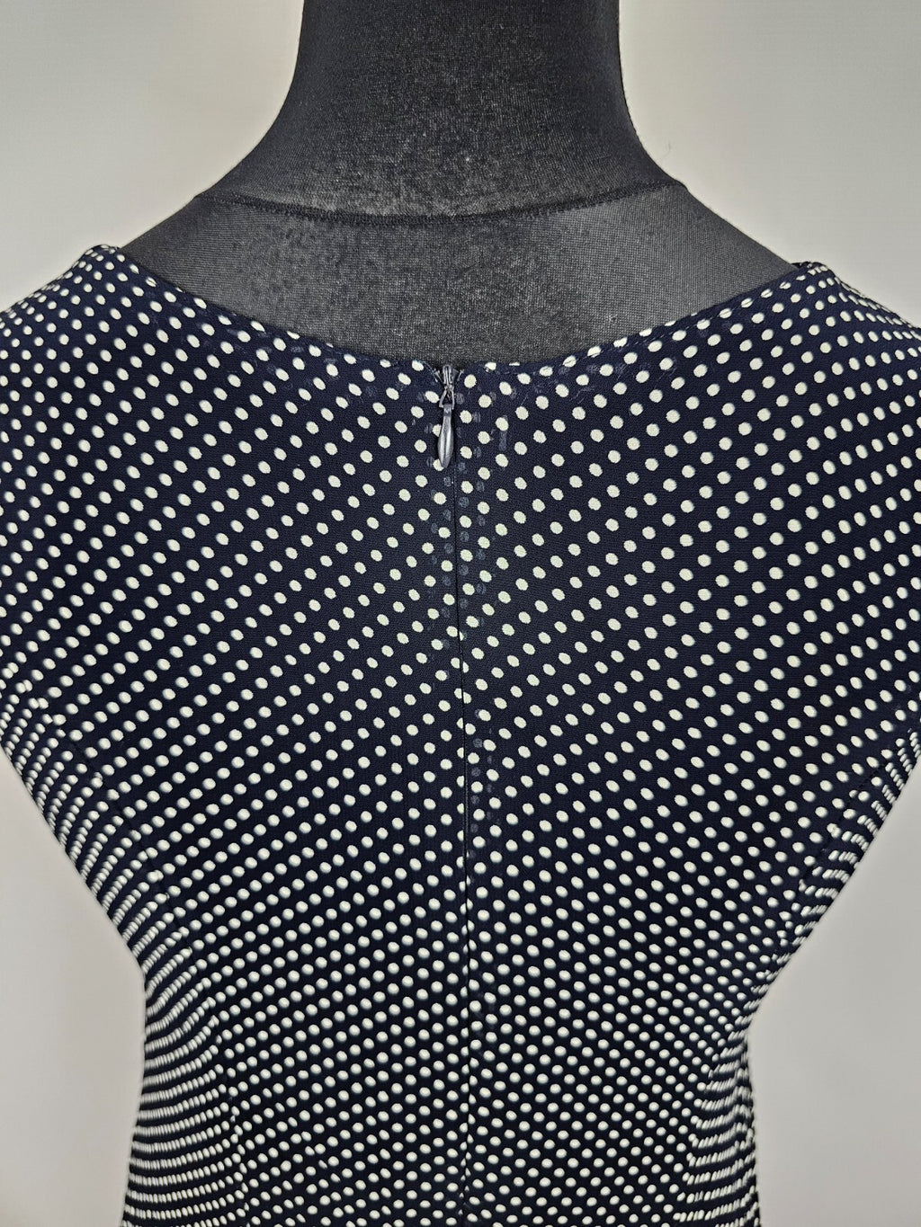 EK5345 Gepunktetes Kleid von Vedat für Damen, Gr. 487