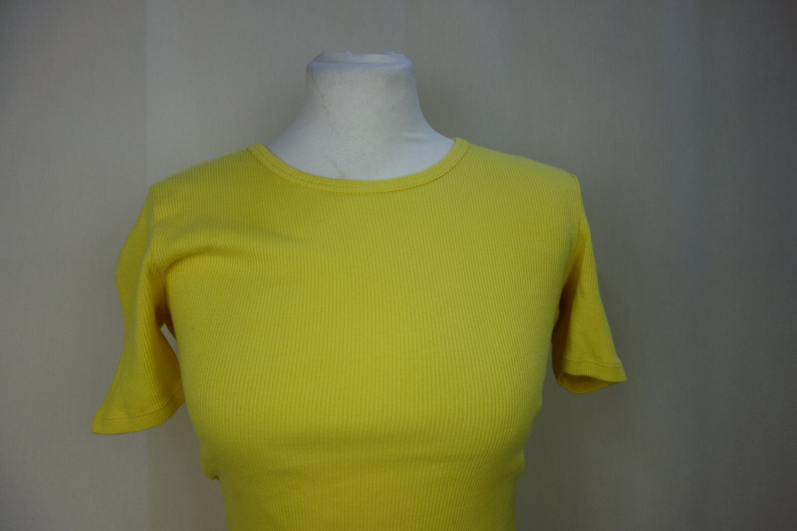 EK3945 Damen T-Shirt von United Colors of Benetton, gelb, S1