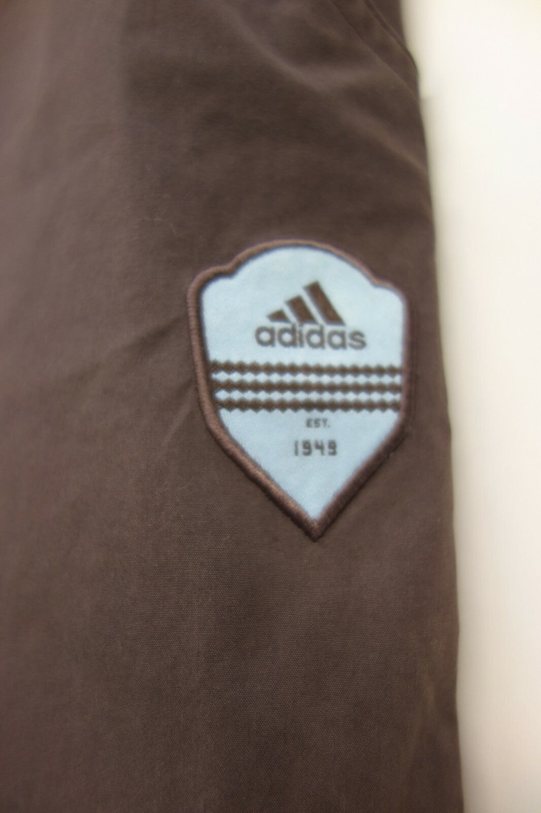 EK1101 Herren Hose von adidas, braun, Gr. M2