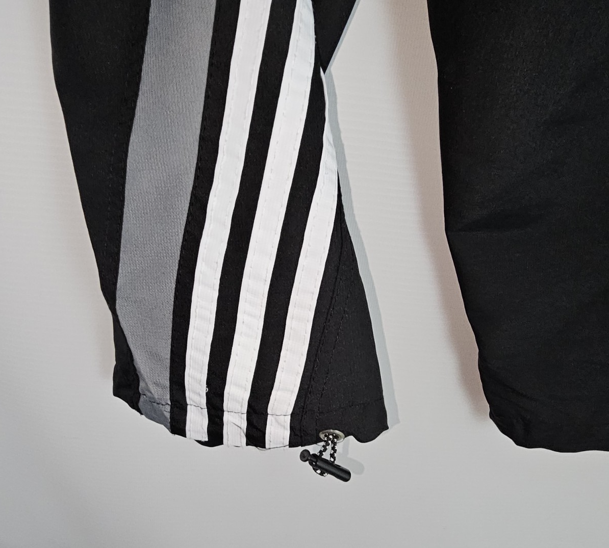 EK8237 Capri Hose von Adidas, Schwarz, Gr. S5