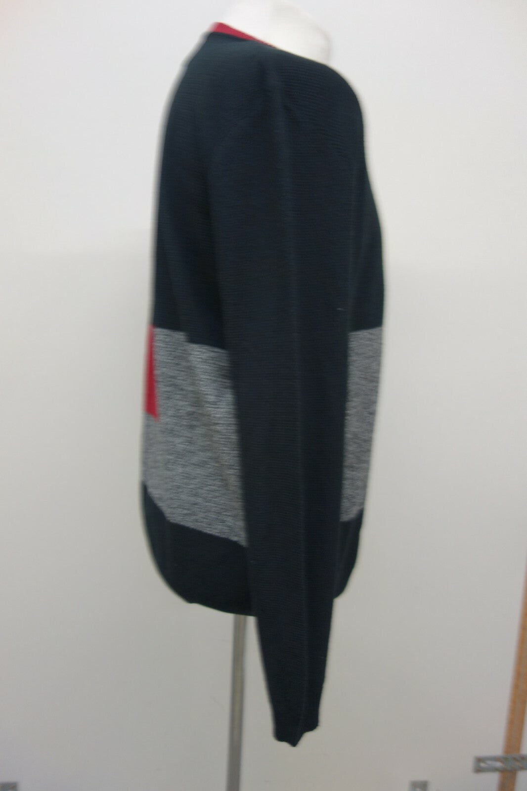 EK3978 Herren Pullover von Asos rot schwarz grau Gr. L3