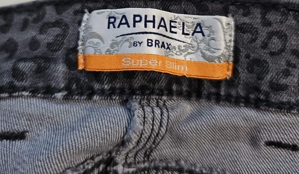 EK7984 Damen Jeans von Brax, grau mit Leo Muster, Gr.447