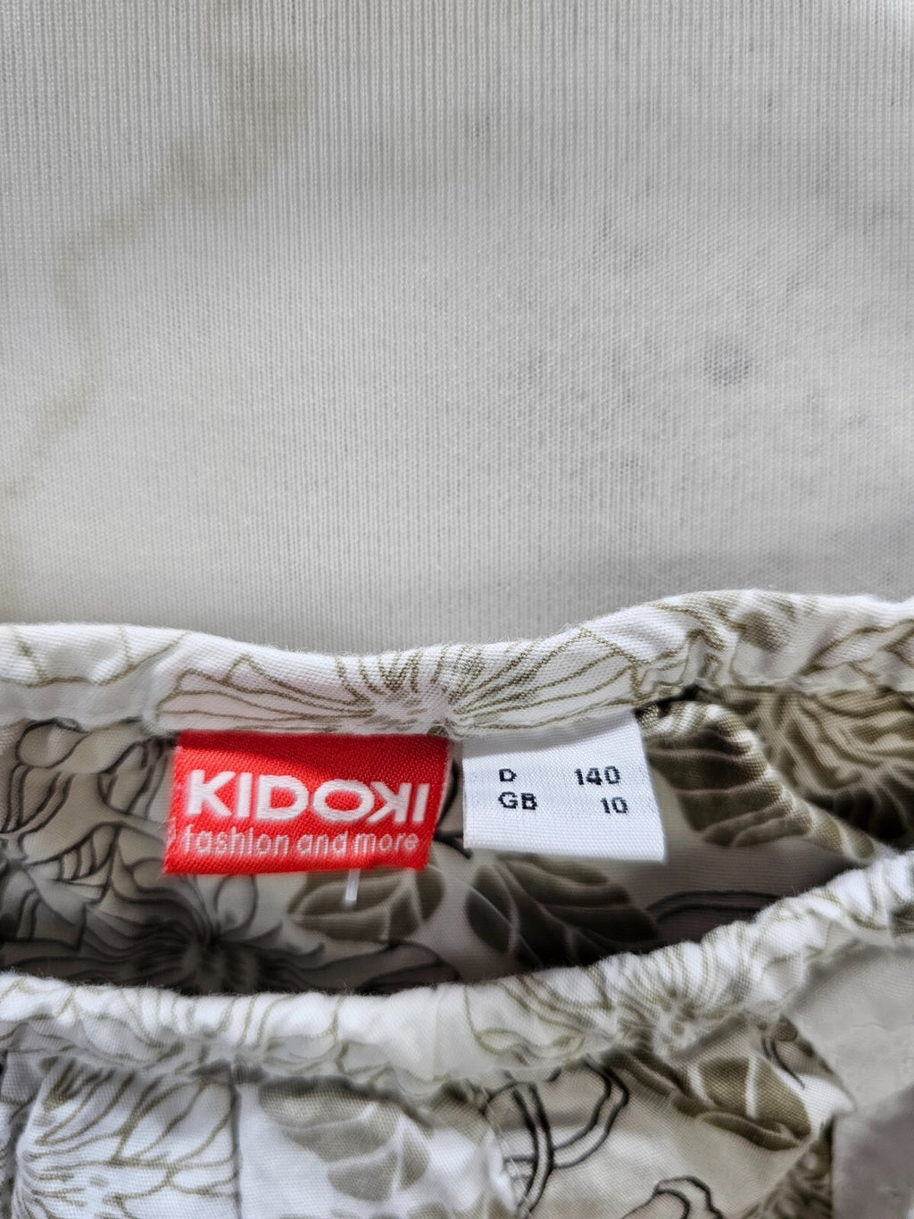 EK6071 Mädchen Kleid von Kidoki, beige/weiß, Gr. 1402