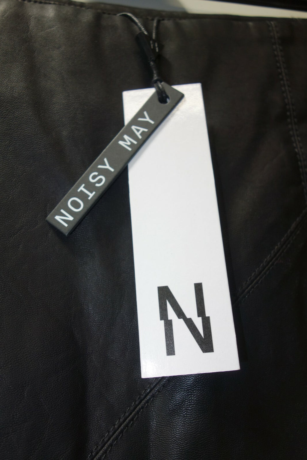 Kunstleder Rock in Schwarz Größe M Neu  Noisy May EK03873