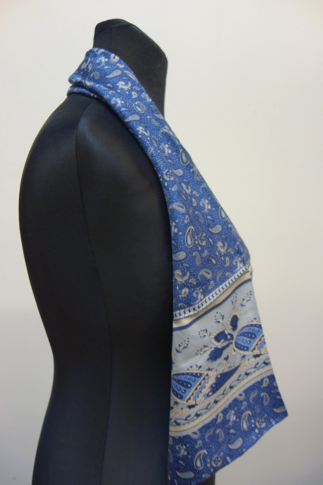 EK3737 Blaues Halstuch 2