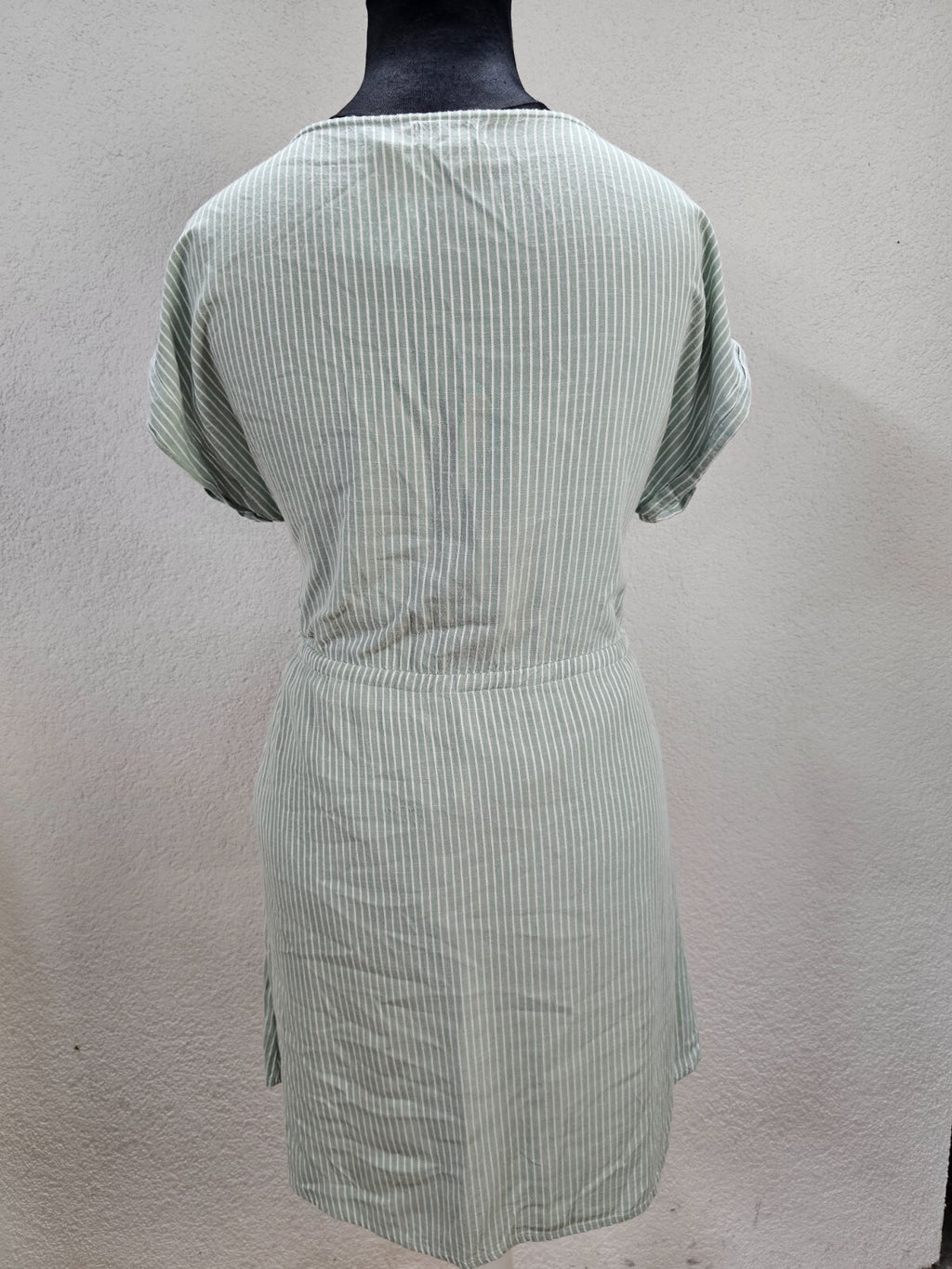 EK5942 Damen Kleid vn Manguun, blassgrün, weiß gestreift, Gr. M3