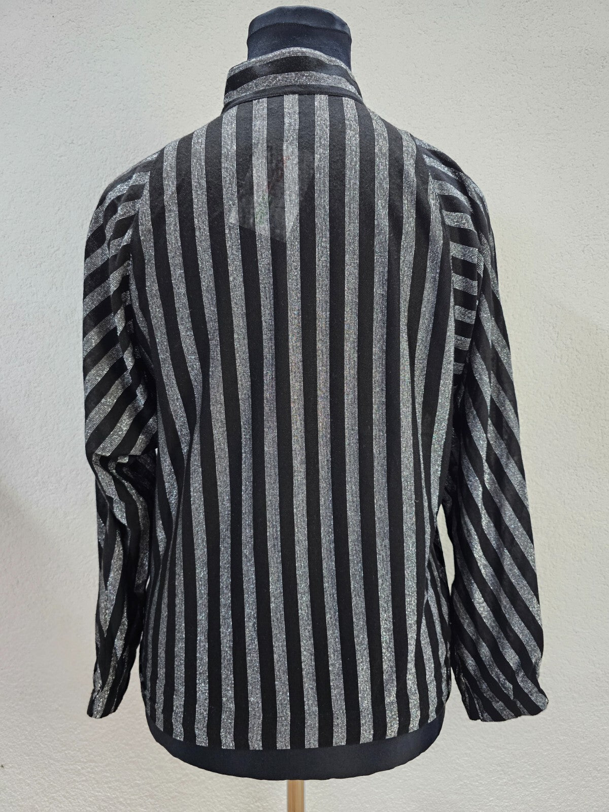 EK5879 Damen Bluse von Erfo, schwarz/silber gestreift, gr. 385