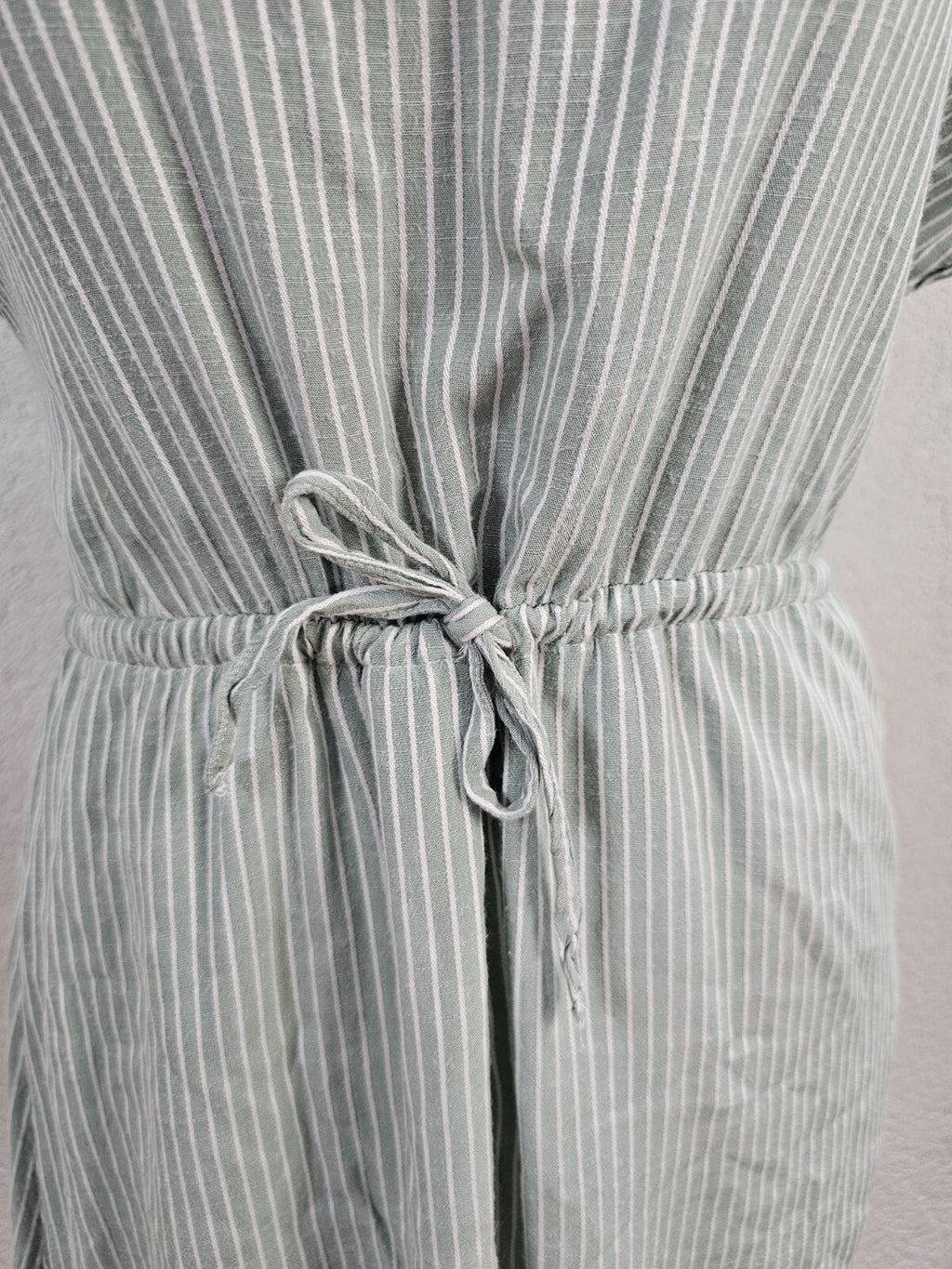 EK5942 Damen Kleid vn Manguun, blassgrün, weiß gestreift, Gr. M1