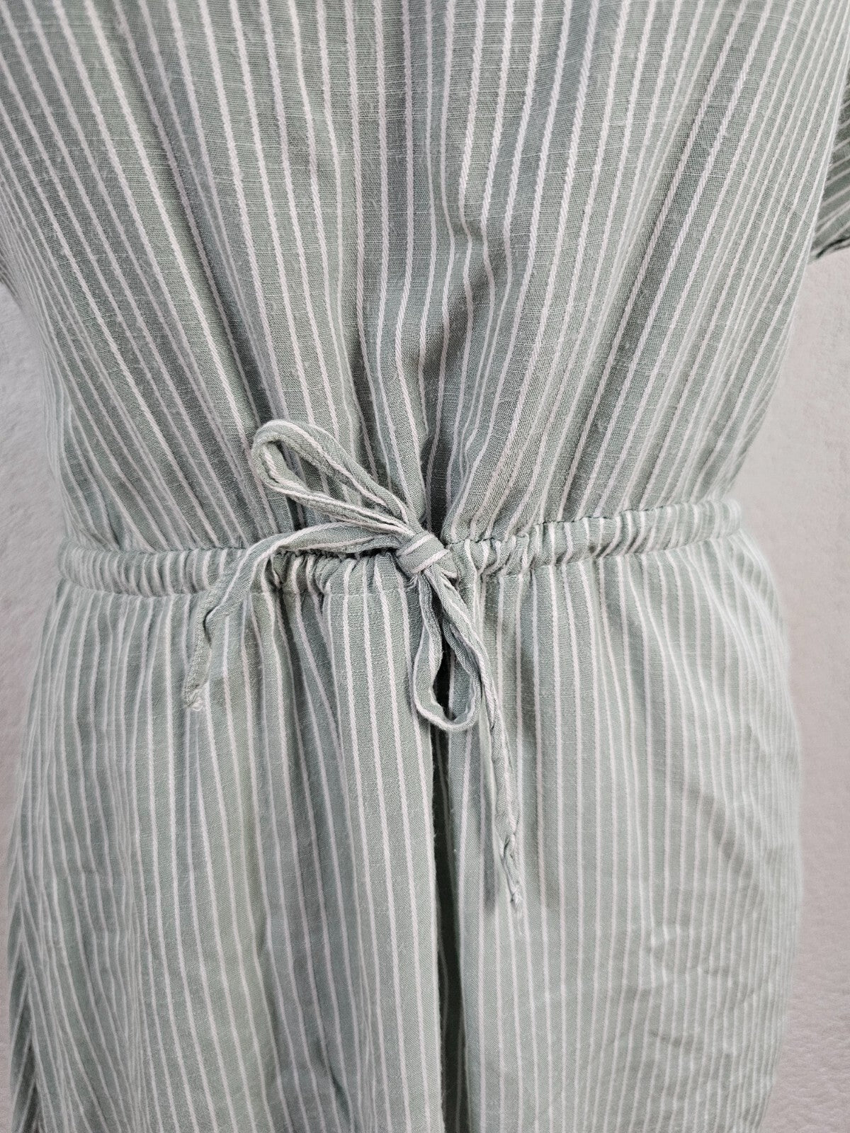 EK5942 Damen Kleid vn Manguun, blassgrün, weiß gestreift, Gr. M1