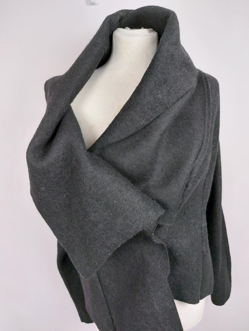 EK3181 Damen Wolljacke von Gregoria Recio Genéve, schwarz, Gr. 381