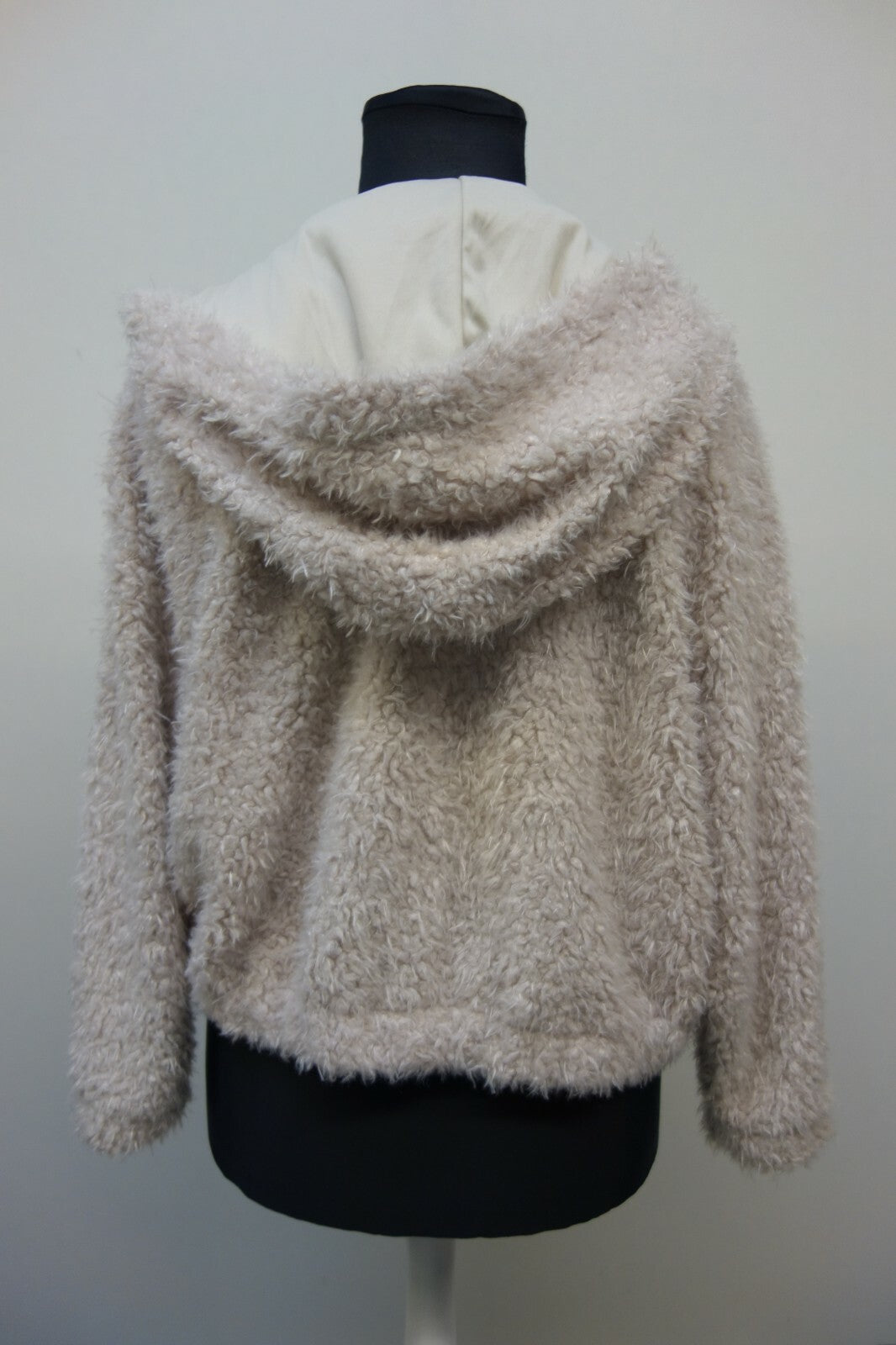 EK1220 Damen Kurze Felljacke von Pull&Bear, offen, Gr. S4