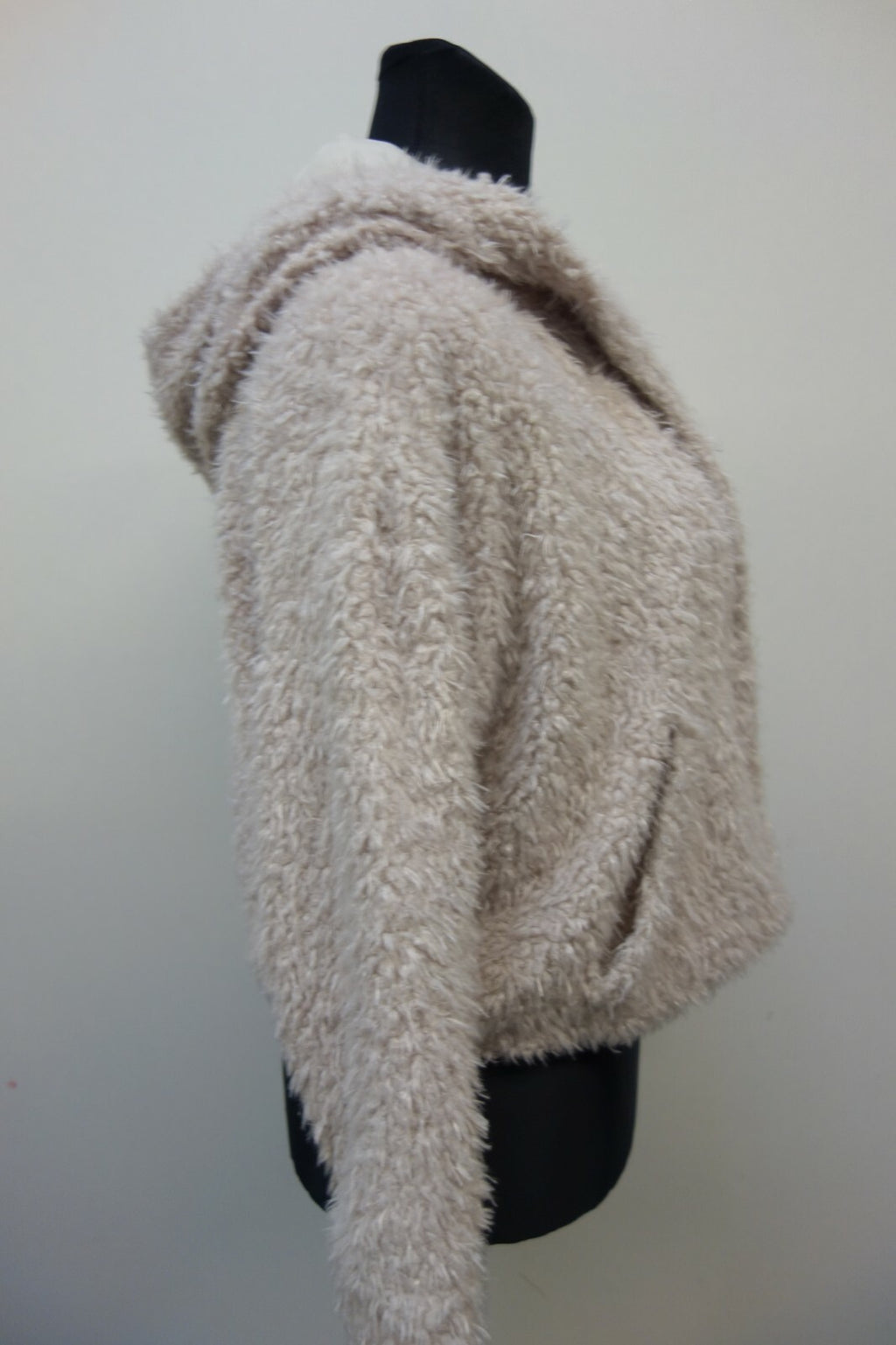 EK1220 Damen Kurze Felljacke von Pull&Bear, offen, Gr. S3