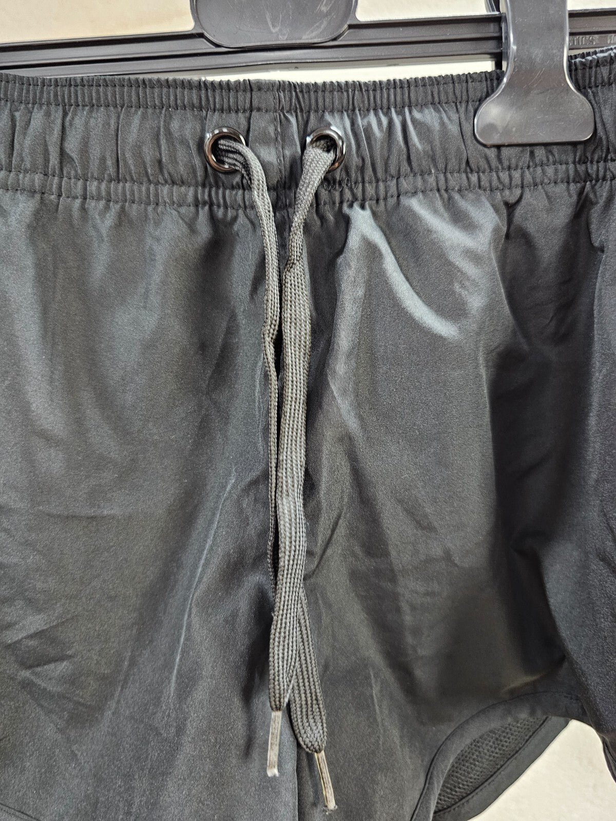 EK5766 Damen kurze Sporthose von Crivit, schwarz/pink, Gr. M (40/42)1