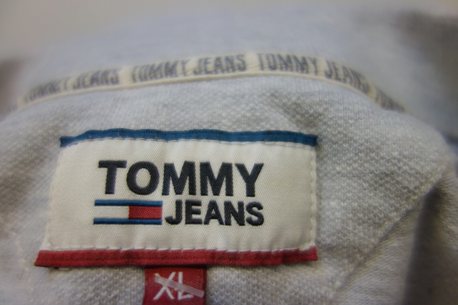 EK2692 Herren Polo von Tommy Jeans, grau, Gr. XL5