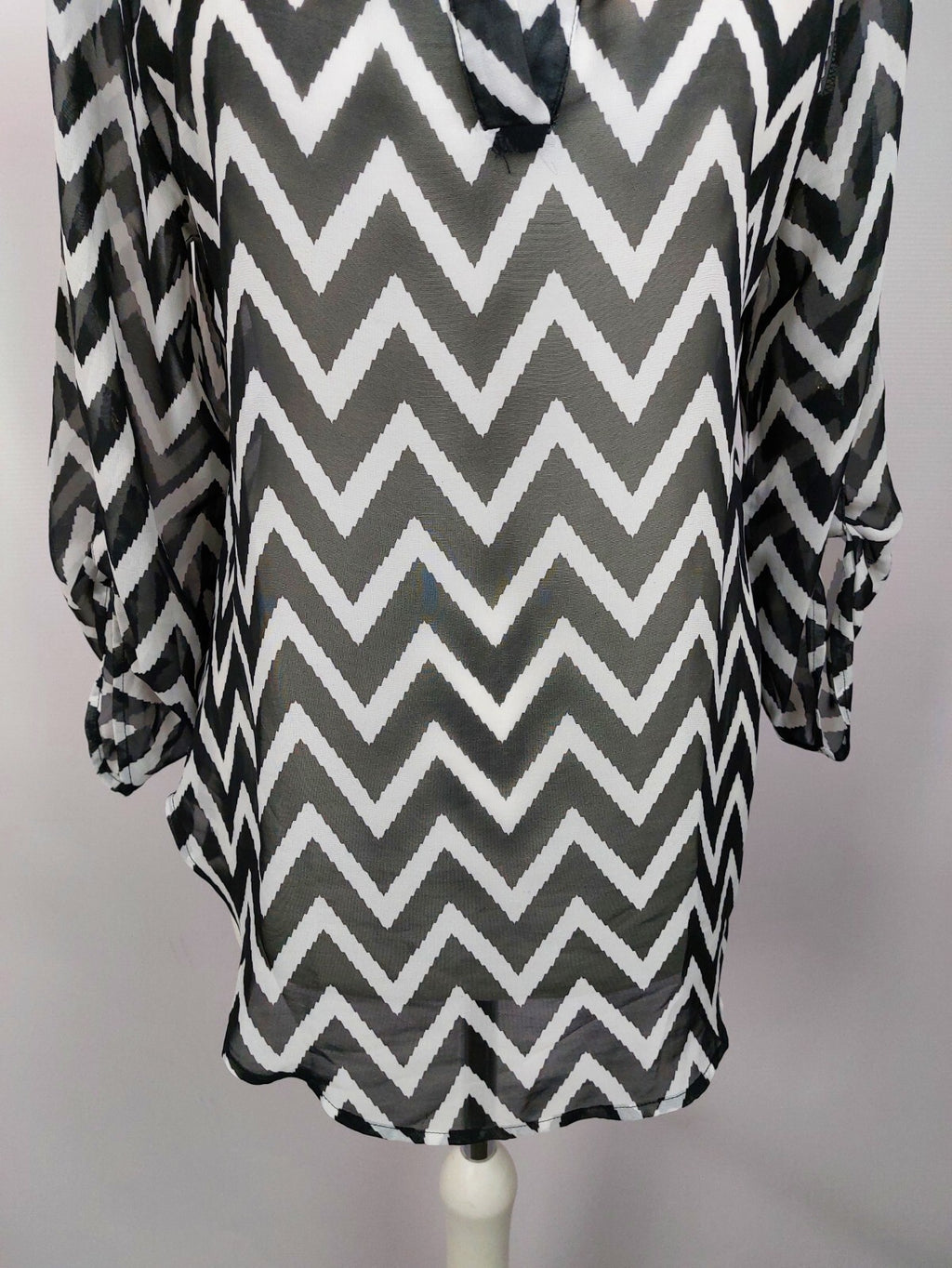 EK5107 Schwarz-weiß-gestreifte Bluse für Damen von Hailys, Gr. L2