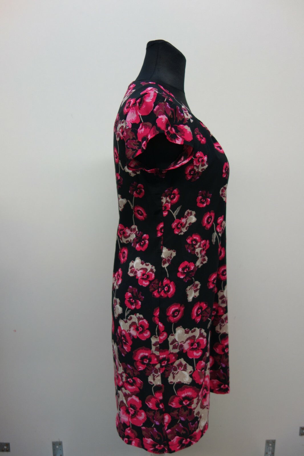 EK1122 Damen Kleid von Next, schwarz mit Blumen, Gr. L3