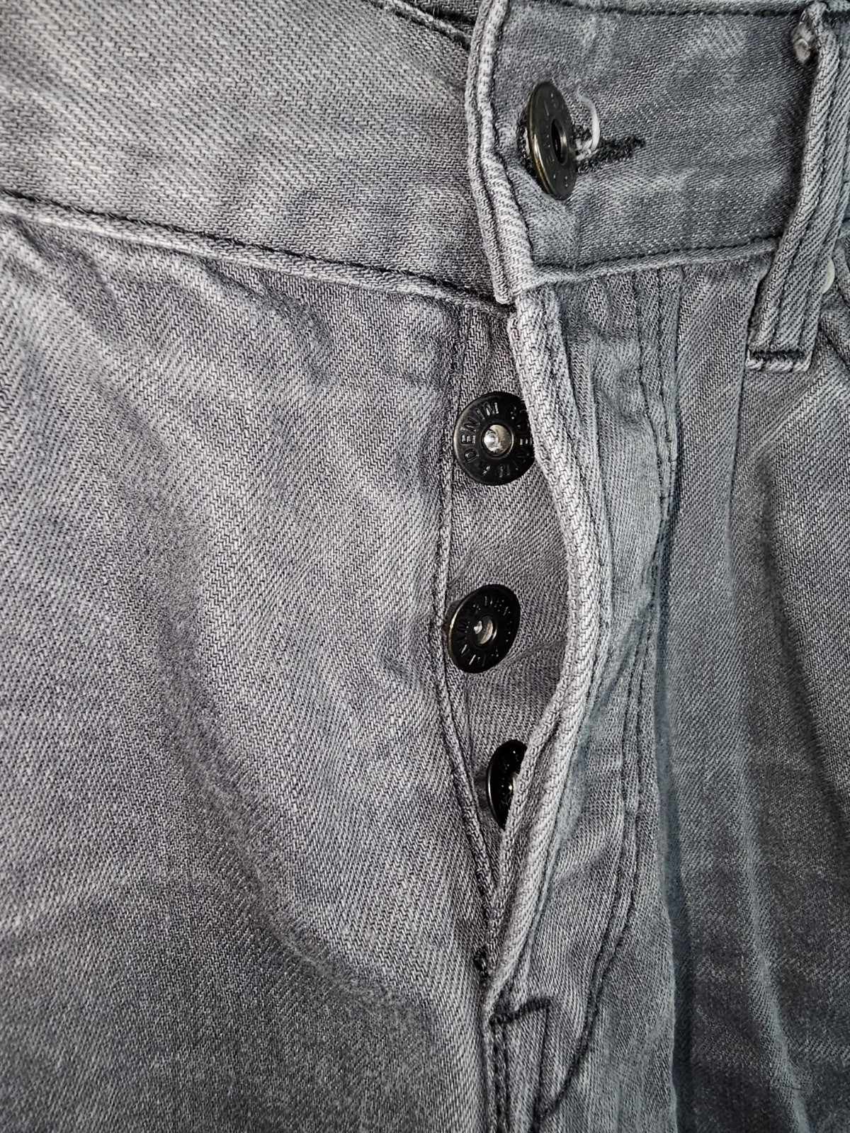 EK7951 Herren Jeans von H&M, grau, Gr.33/322