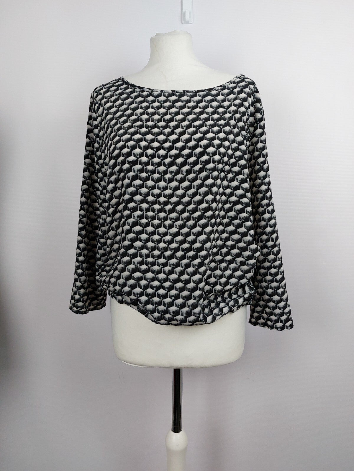 EK2747 Gemusterte Bluse für Damen von Someday, Gr. L1