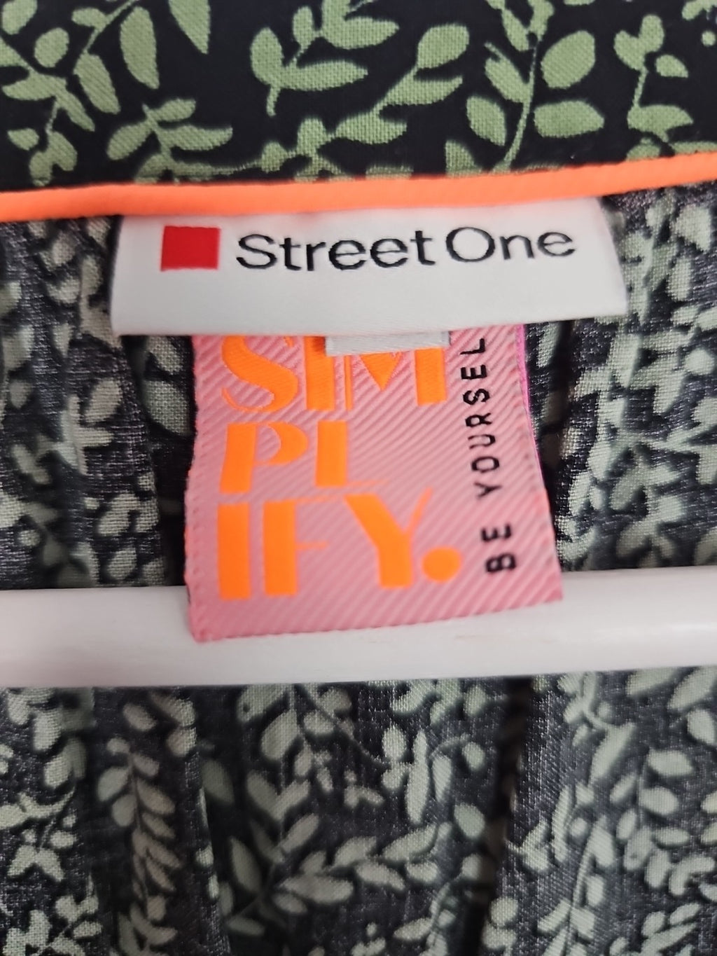 EK8930 Damenkleid Street One Gr.36 Grün1