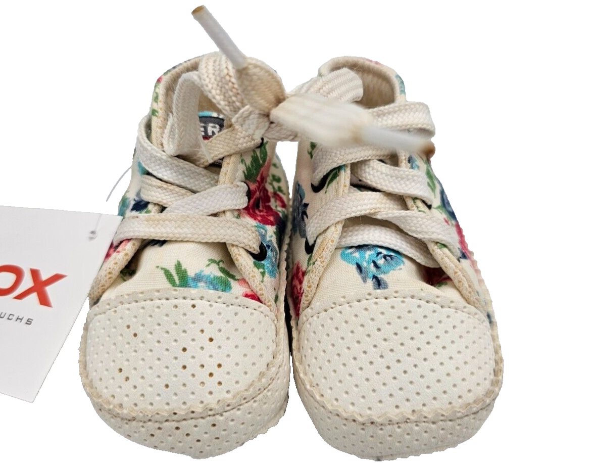 ES0047 Baby Schuhe von Converse, Allstar weiß mit Blumen0