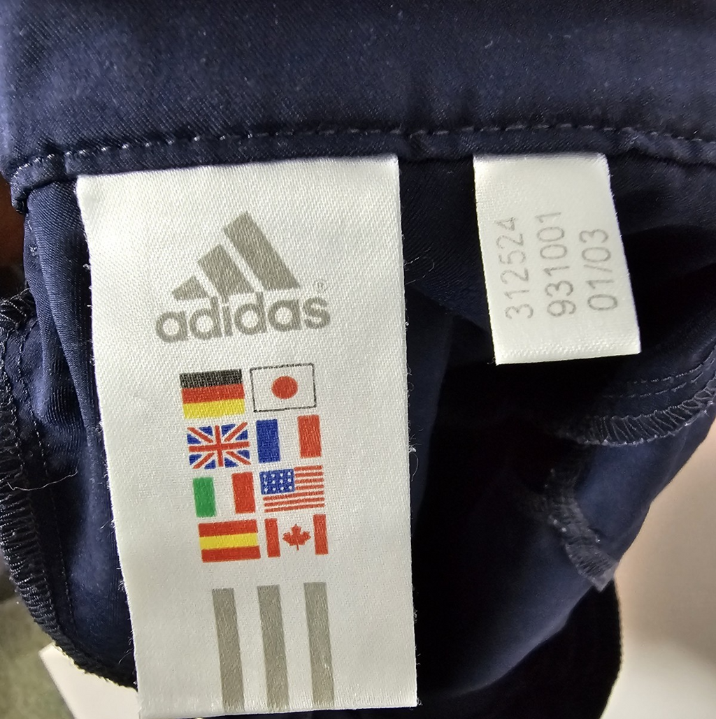 EK8220 Damen Shorts von Adidas, Dunkelblau, Gr. 365