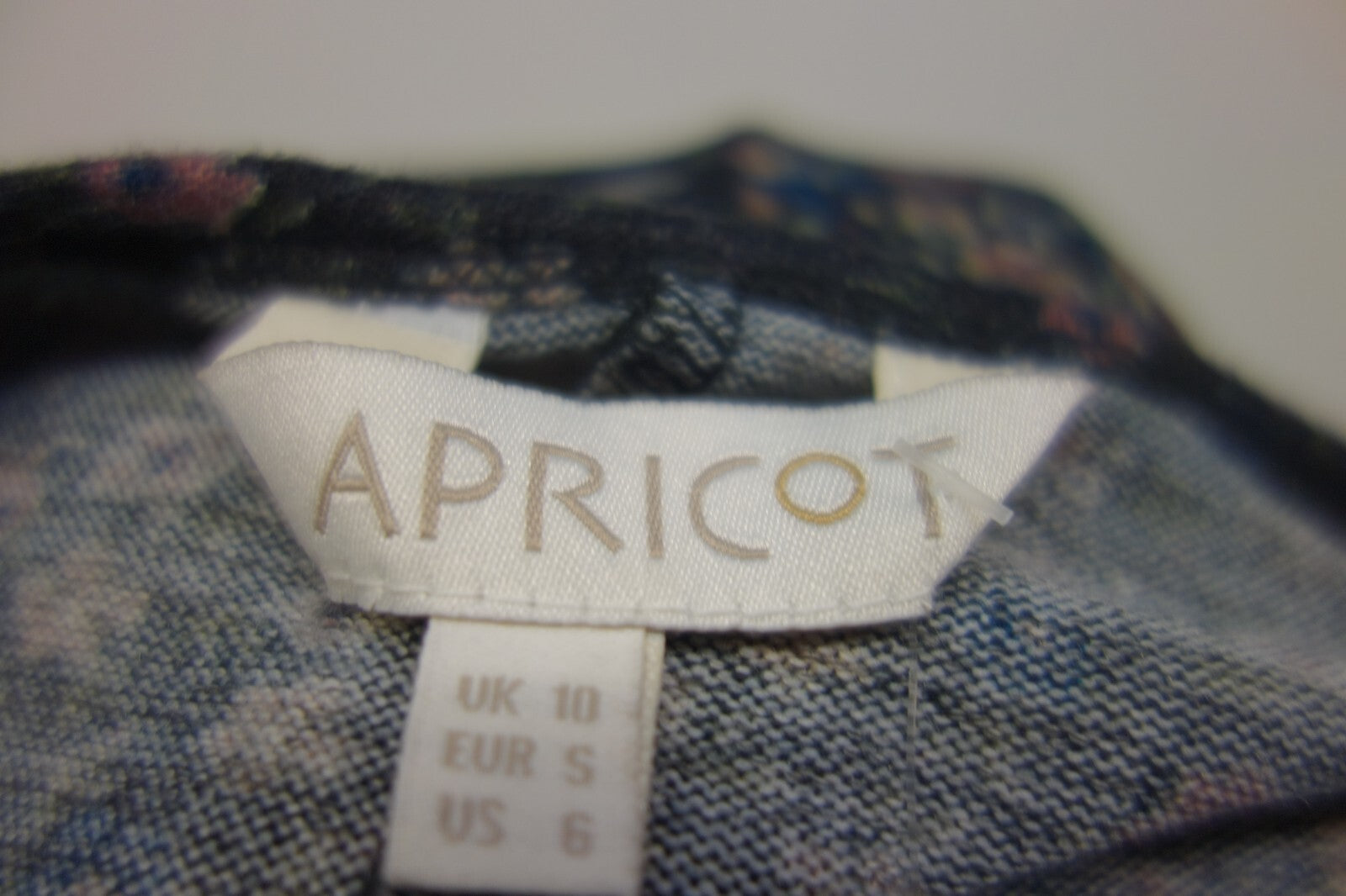 EK2348 Damen Kleid von Apricot, geblümt, Gr. S4
