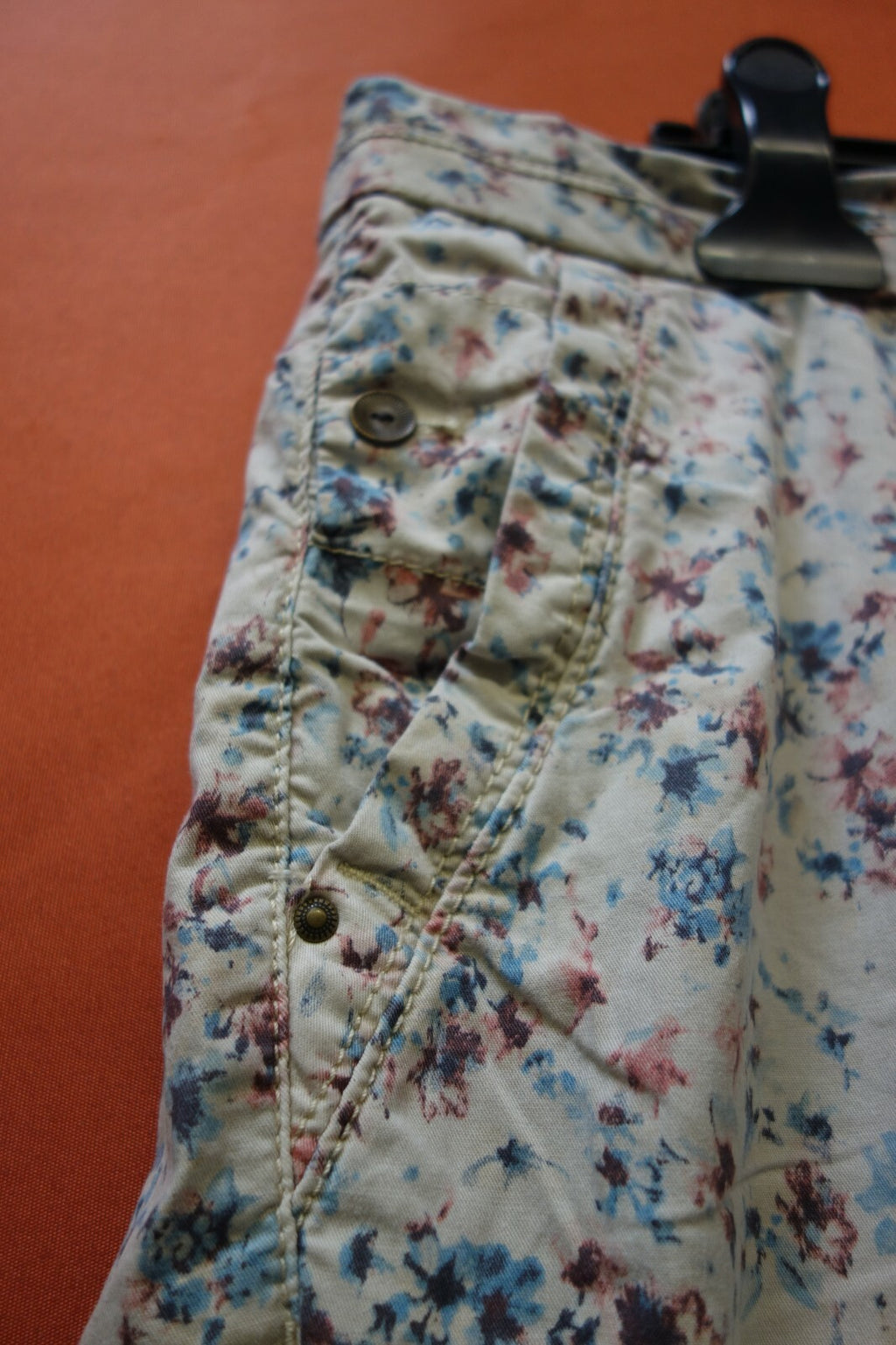 EK0230 Damen Shorts von Esprit, geblümt, 423