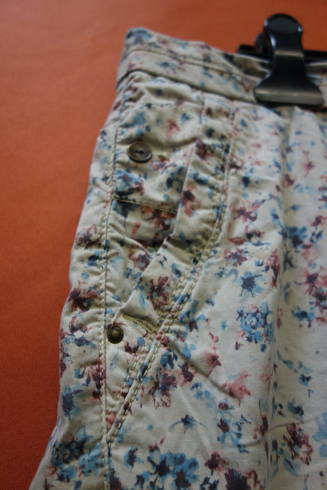 EK0230 Damen Shorts von Esprit, geblümt, 423