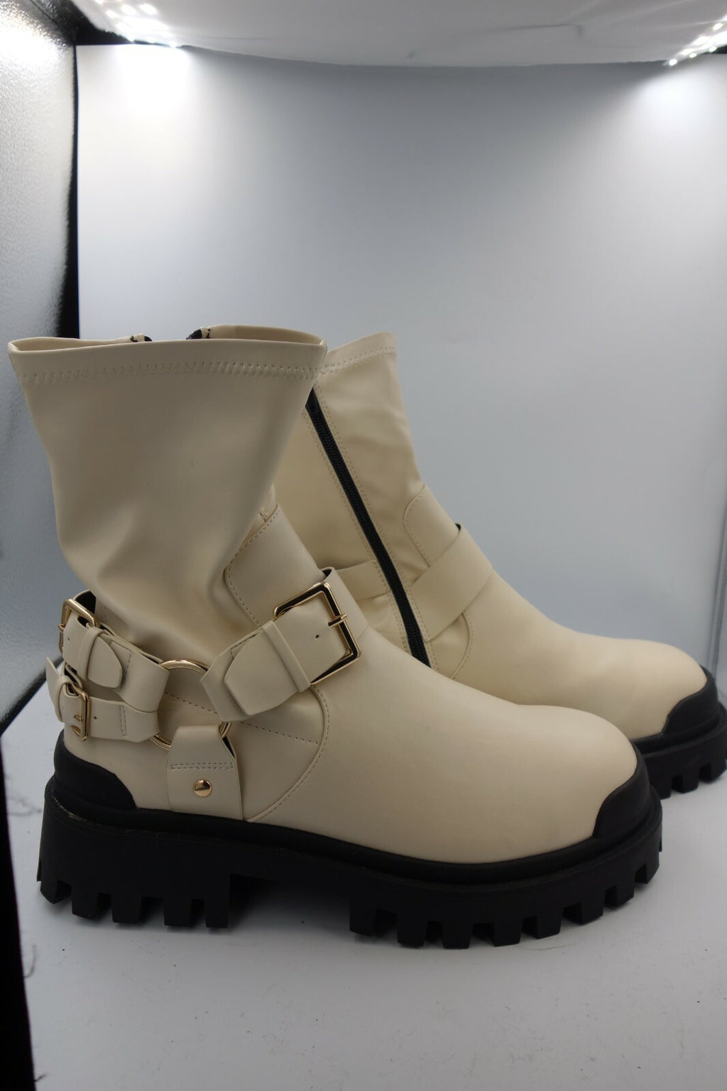 ES0311 Damen Boots von Asos, cremeweiß, Gr. 422