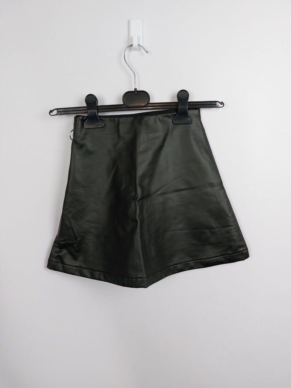 EK2683 Mädchen Kunstlederrock von H&M, schwarz, Gr. 1342
