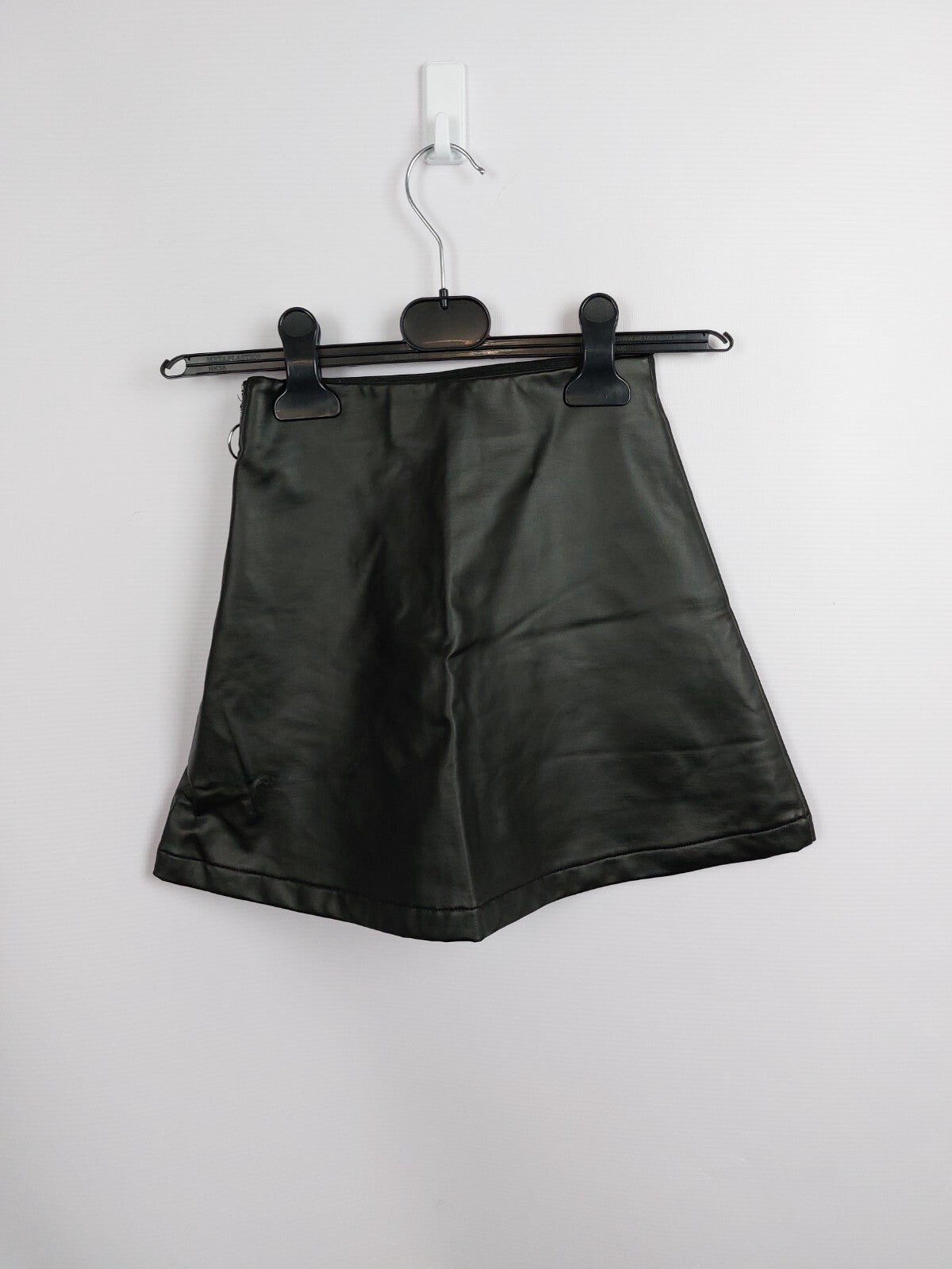 EK2683 Mädchen Kunstlederrock von H&M, schwarz, Gr. 1342