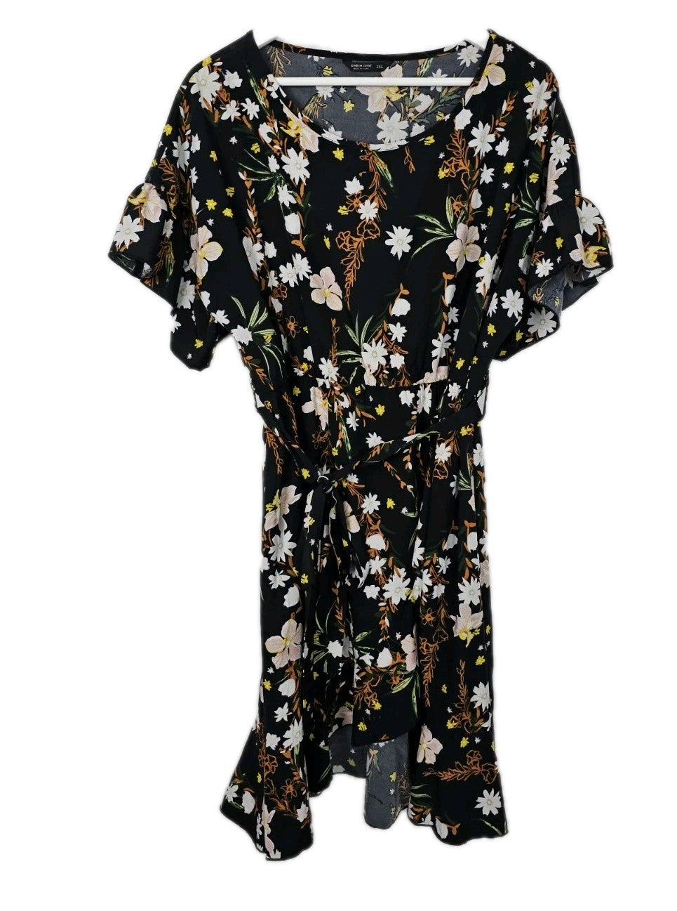 EK8627 Damen Kleid von SheIn, schwarz mit Blumenmuster, Gr.2XL0