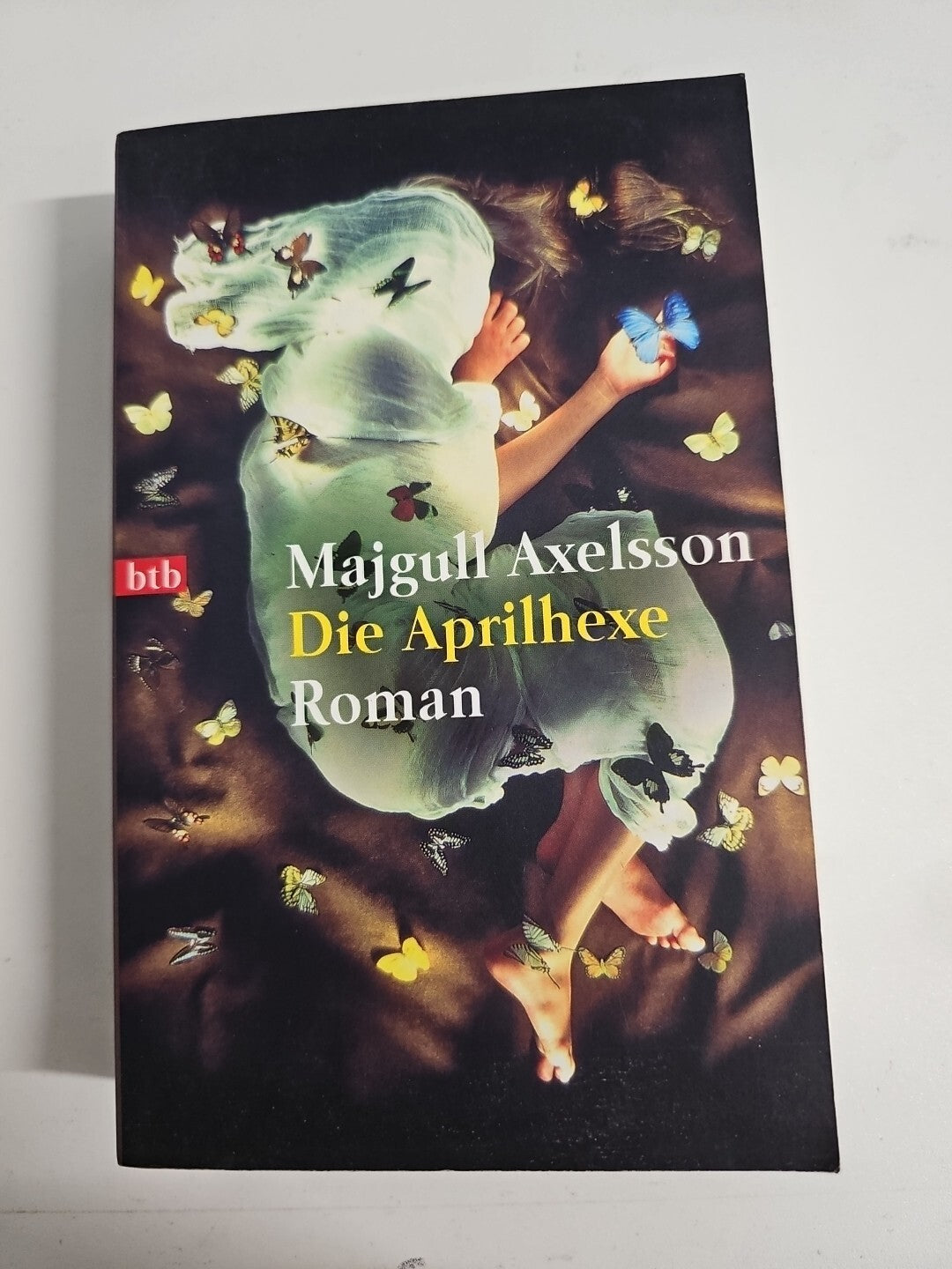 EB1631 Axelsson, Majgull - Die Aprilhexe - Taschenbuch 0