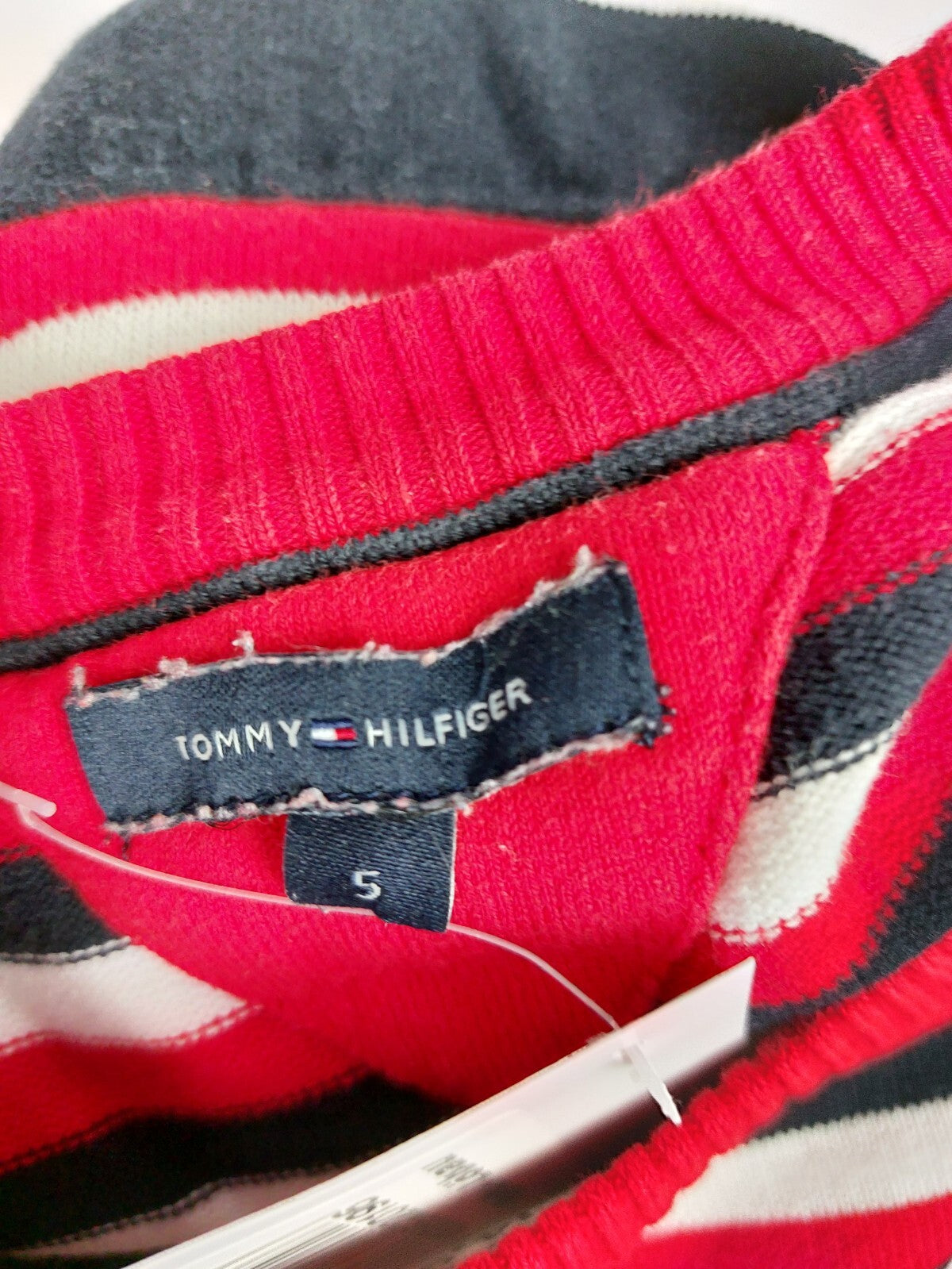 EK4527 Mädchen Pullover von Tommy Hilfiger, rot-blau-weiß, Gr.5 (116/122)5