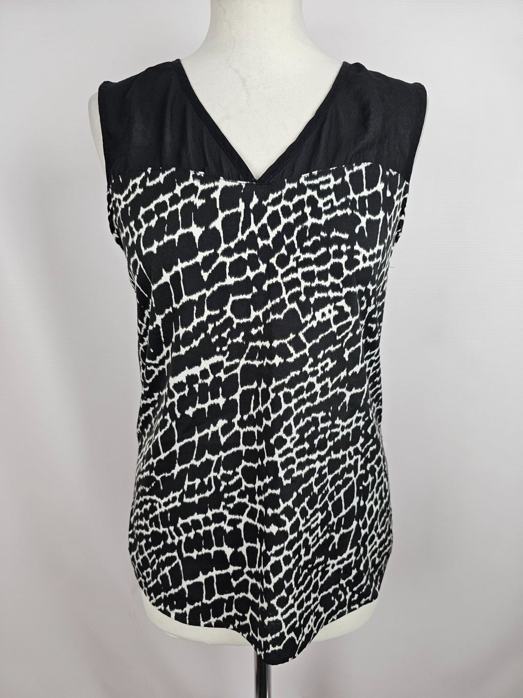 EK5616 Damen Ärmellose Bluse von Only, schwarz/weiß, Gr. 36 Gr.S0
