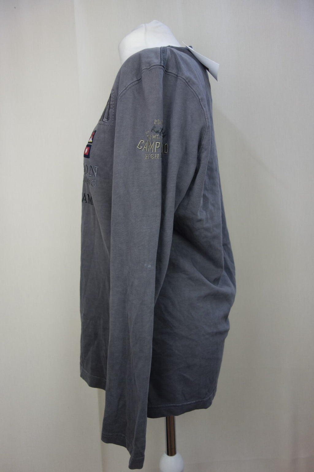 EK3917 Grauer Pullover von Camp David in der M4